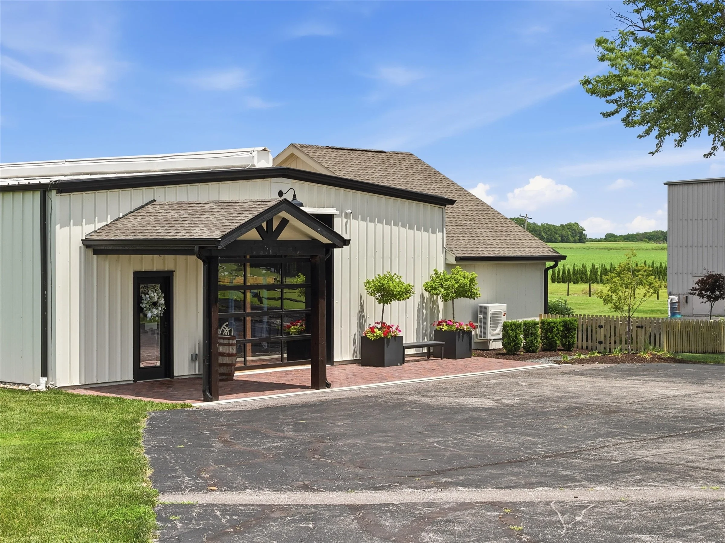 Hangar 1 and 2 Cozy in KC Airbnb VRBO Pleasant Hill (8).jpg