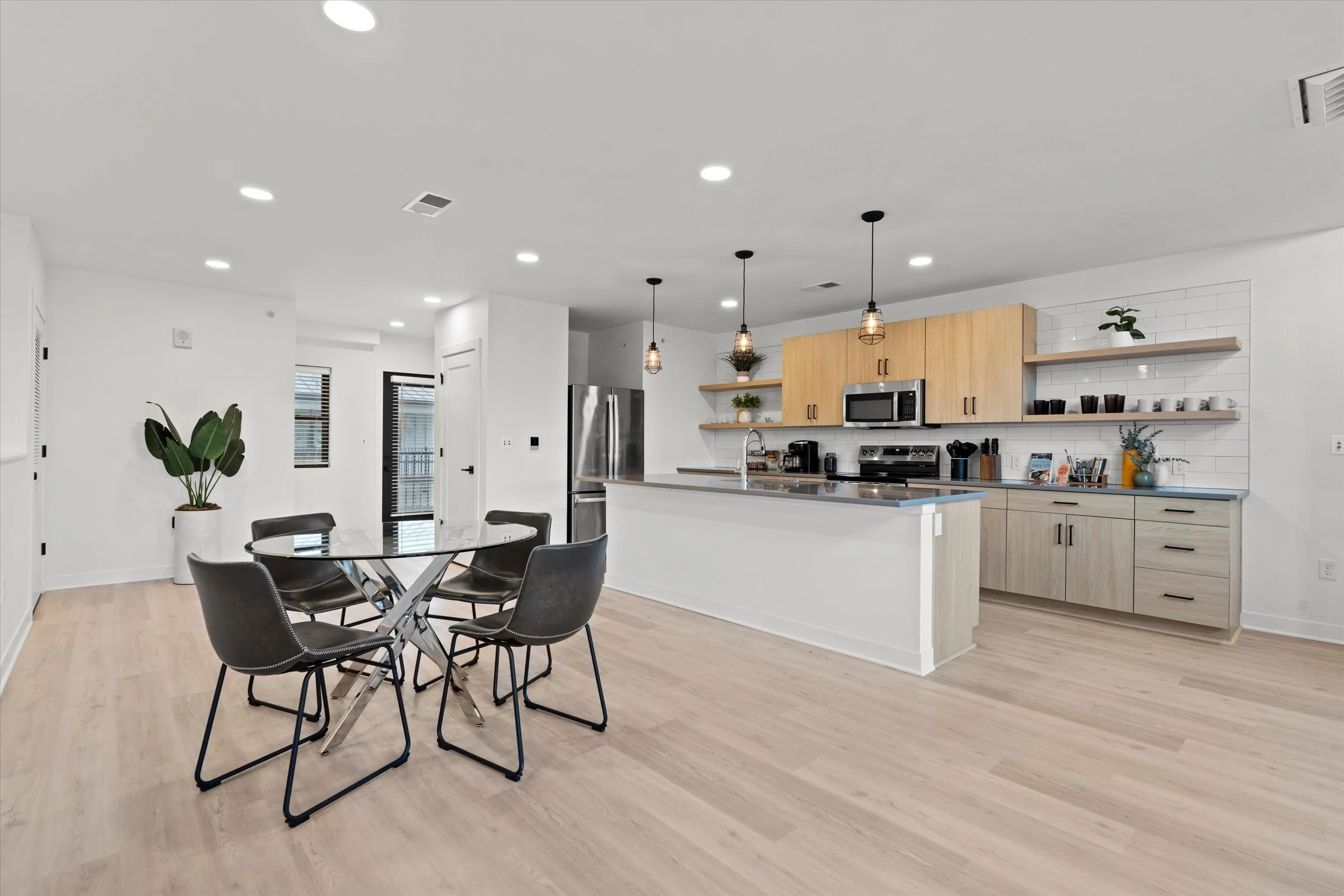 11-3008 buchanan way.jpg