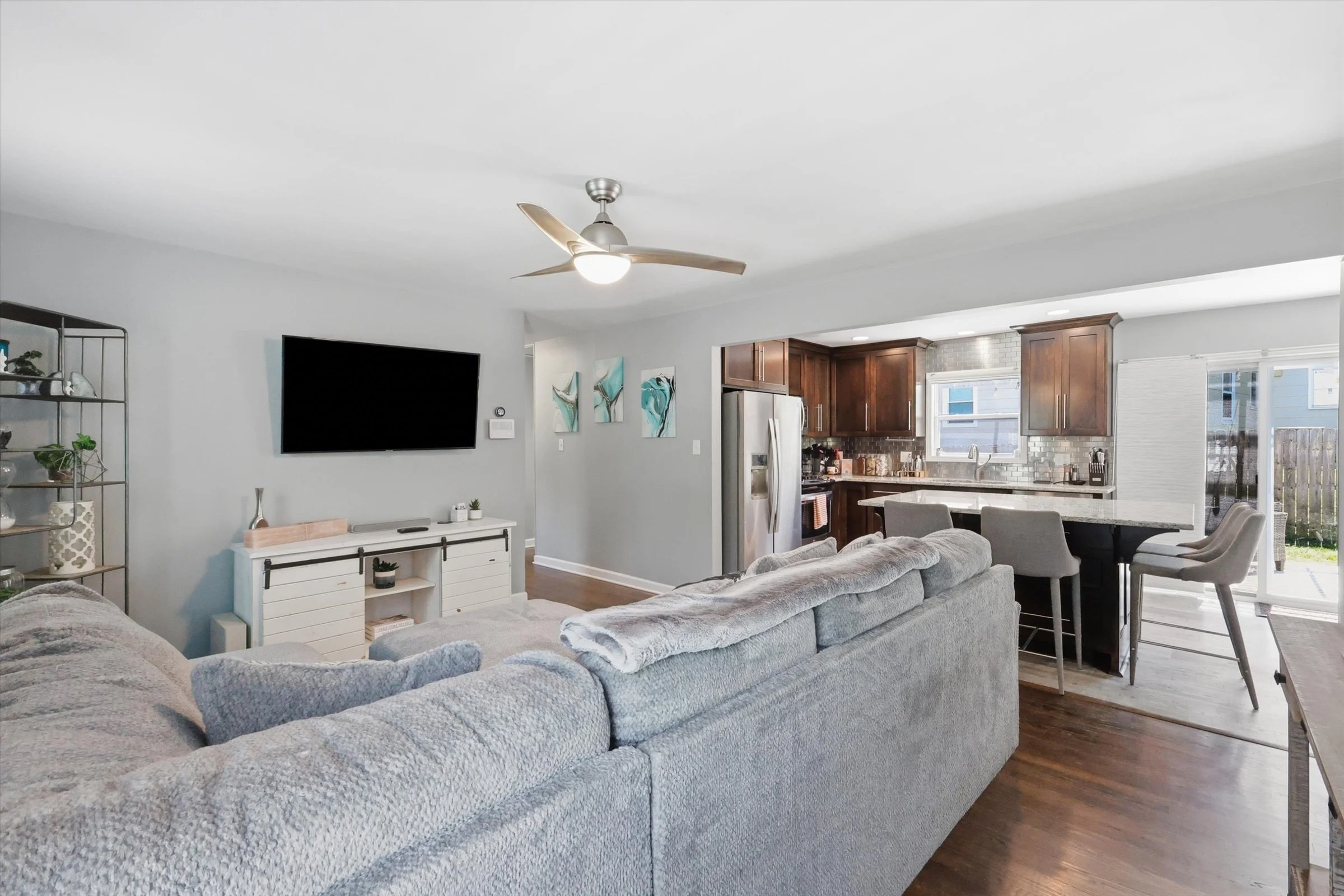 03-110 E Sweeney Blvd.jpg