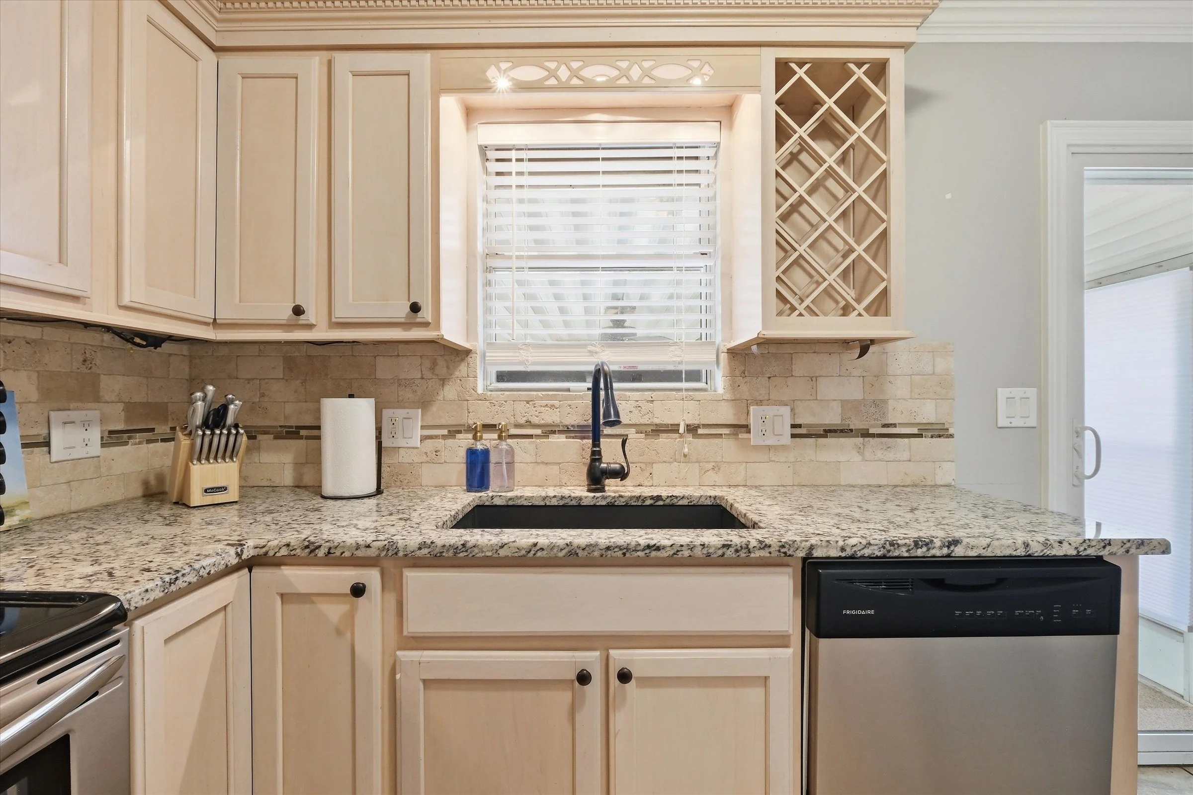 12-6141 Newton St.jpg