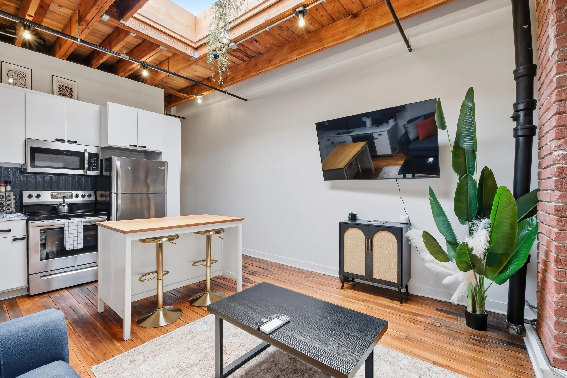 Oak St 3 Cozy in KC Crossroads Rental (7).jpg