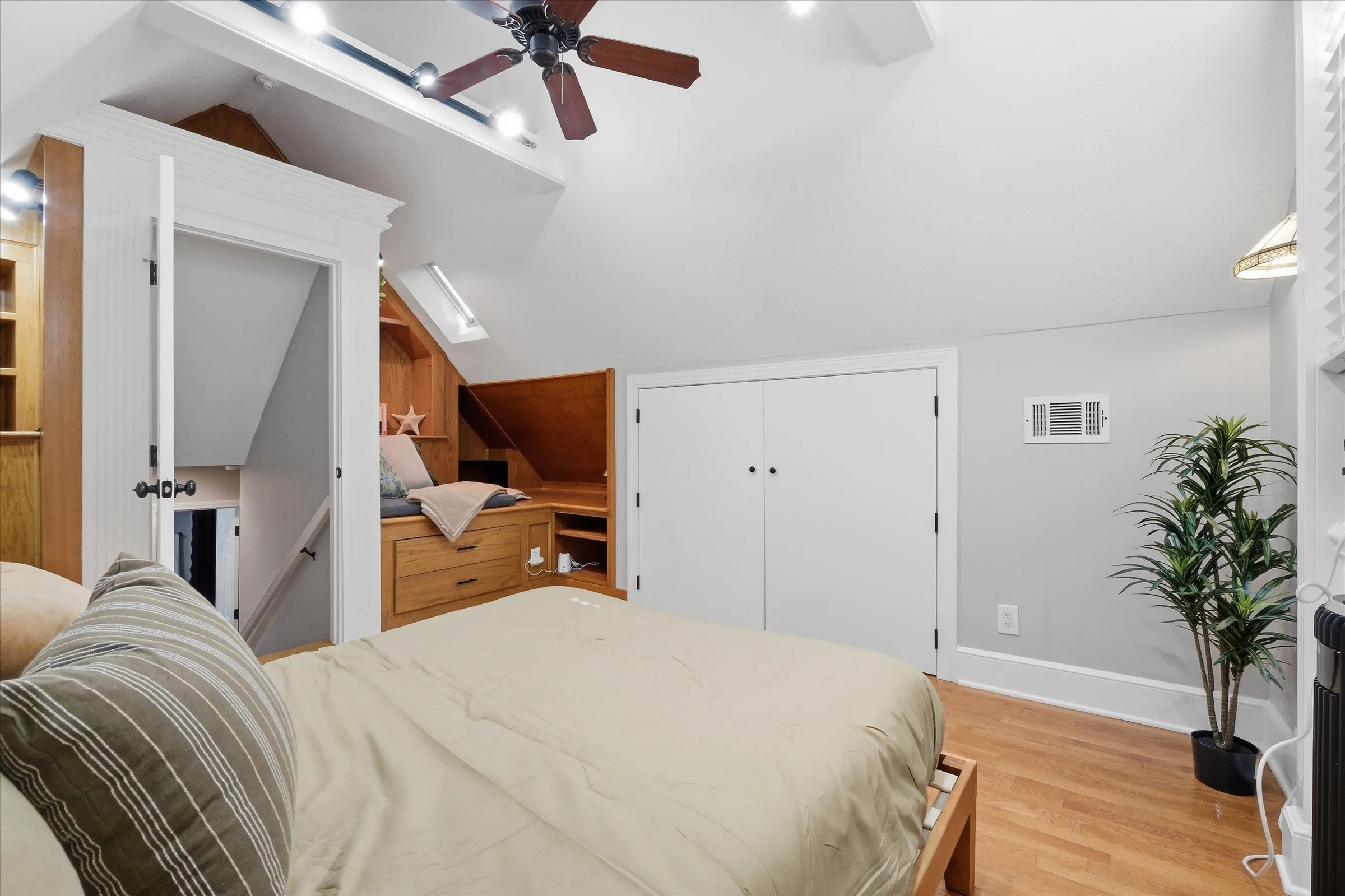 21-6141 Newton St.jpg