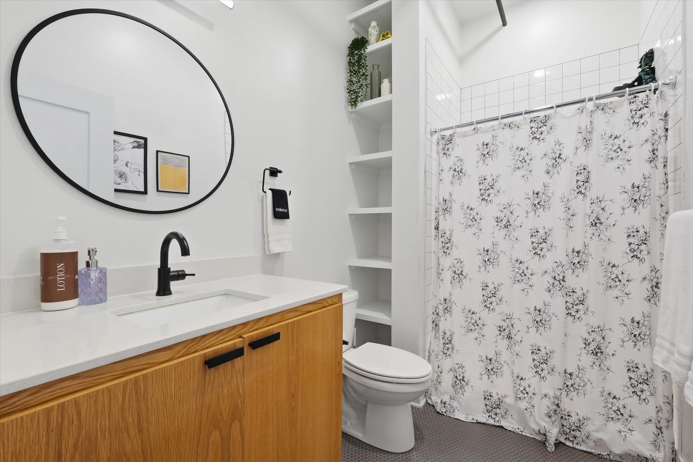 Oak St 3 Cozy in KC Crossroads Rental (15).jpg