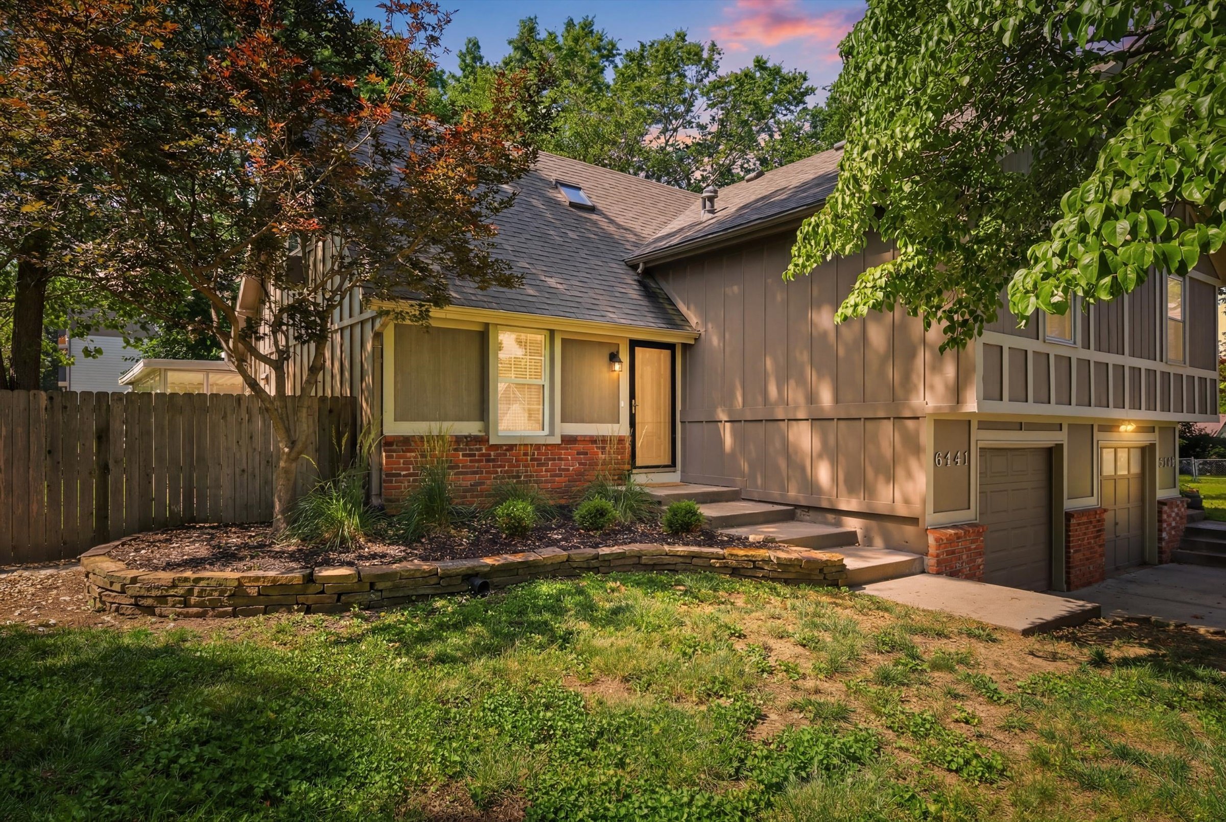 03-6141 Newton St.jpg