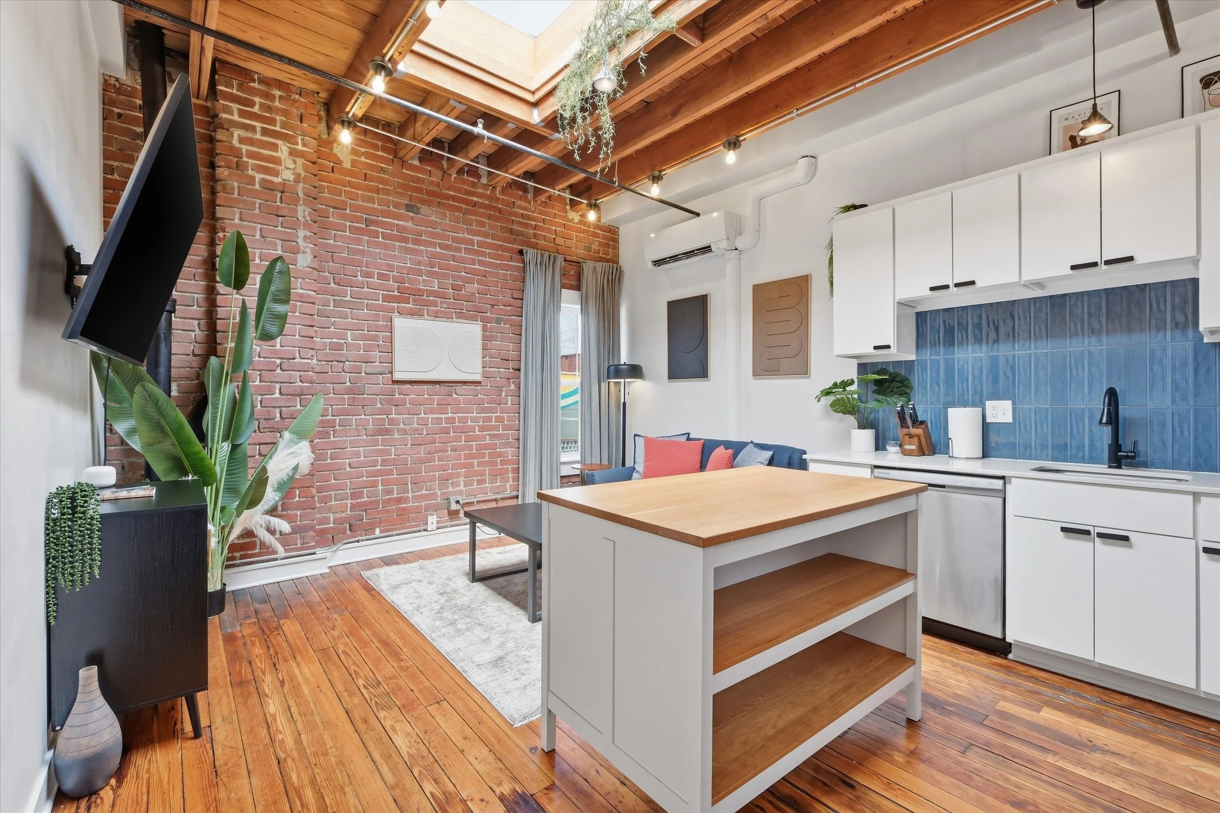 Oak St 3 Cozy in KC Crossroads Rental (8).jpg