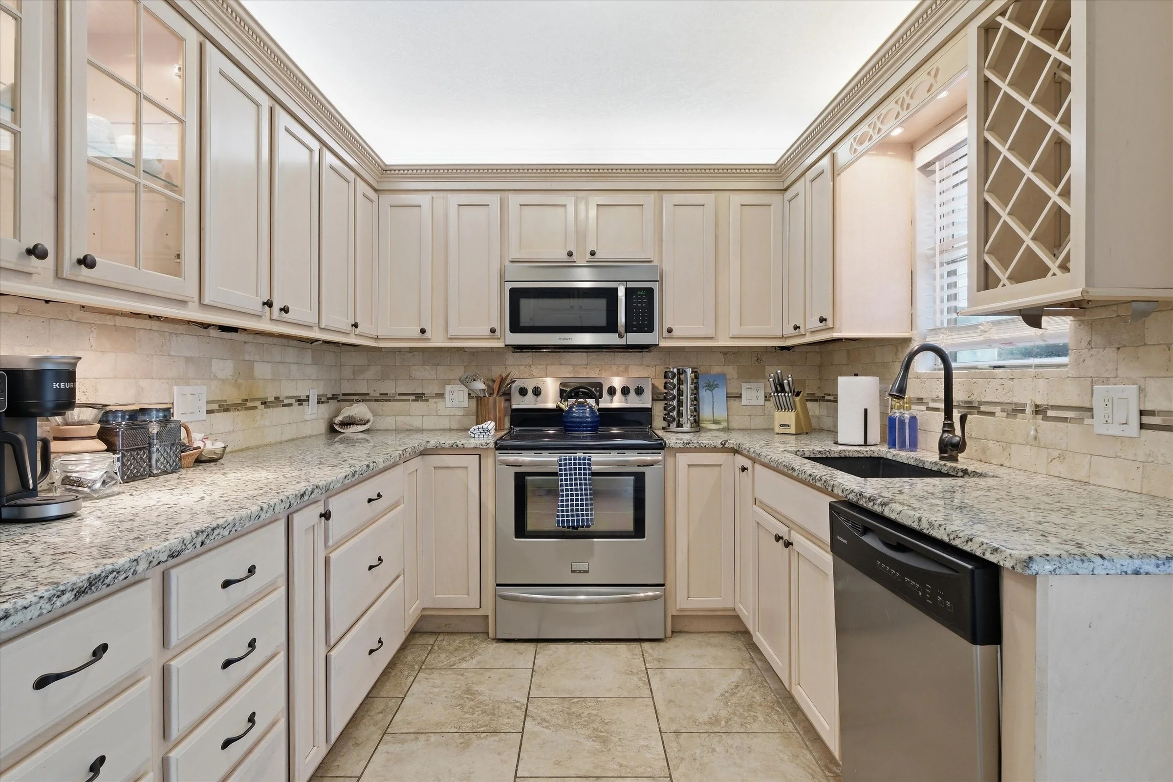 10-6141 Newton St.jpg