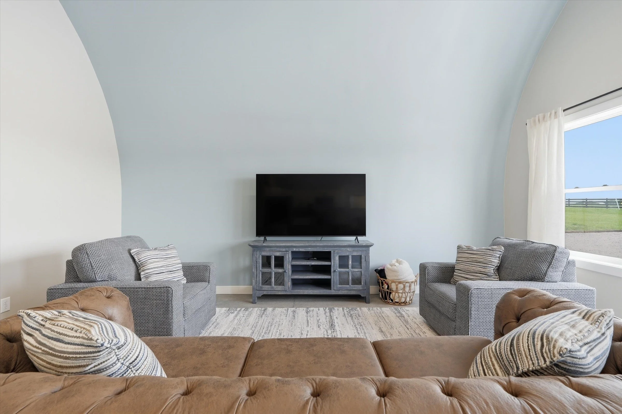 Hangar 1 and 2 Cozy in KC Airbnb VRBO Pleasant Hill (40).jpg