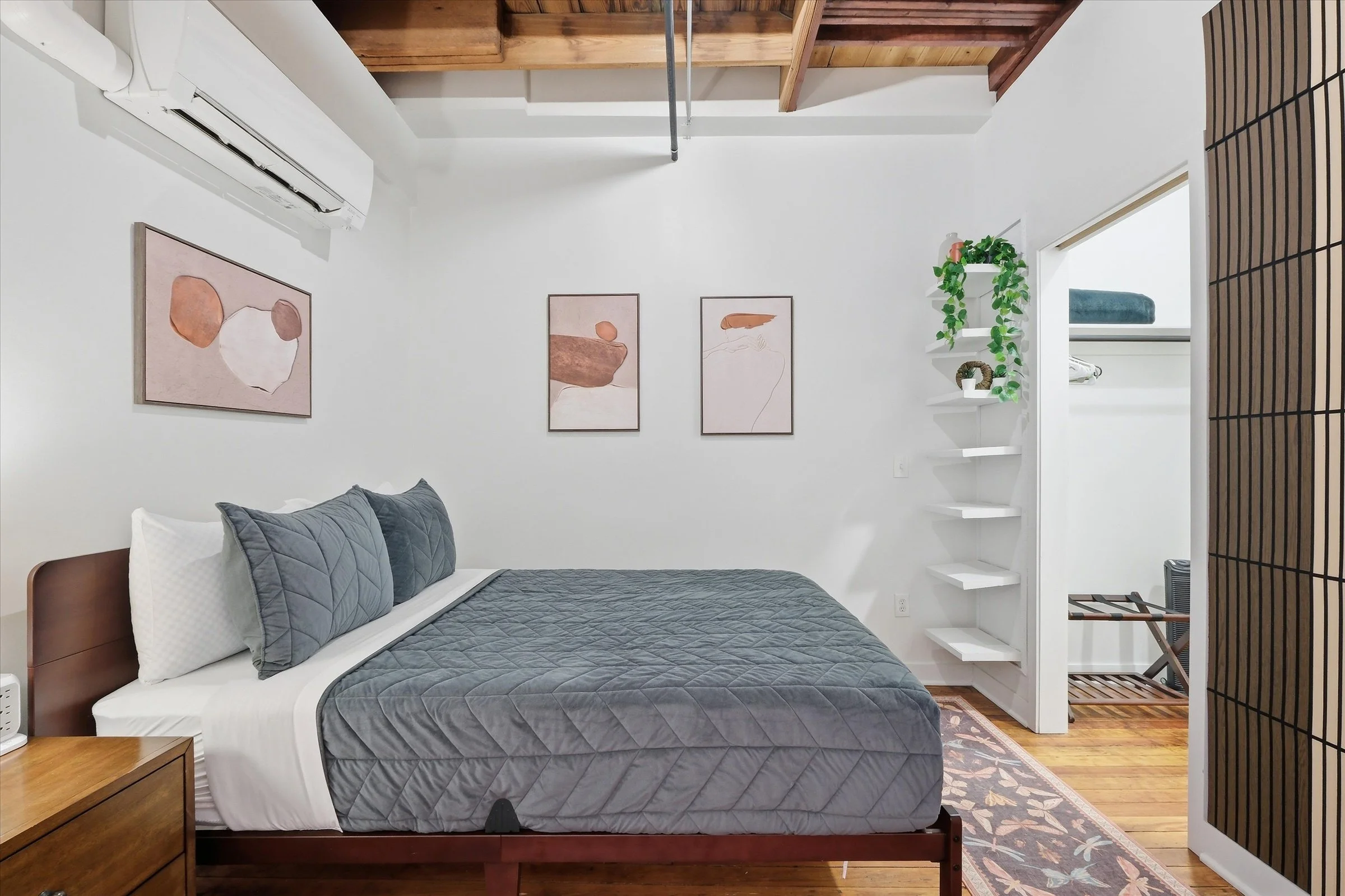 Oak St 3 Cozy in KC Crossroads Rental (12).jpg