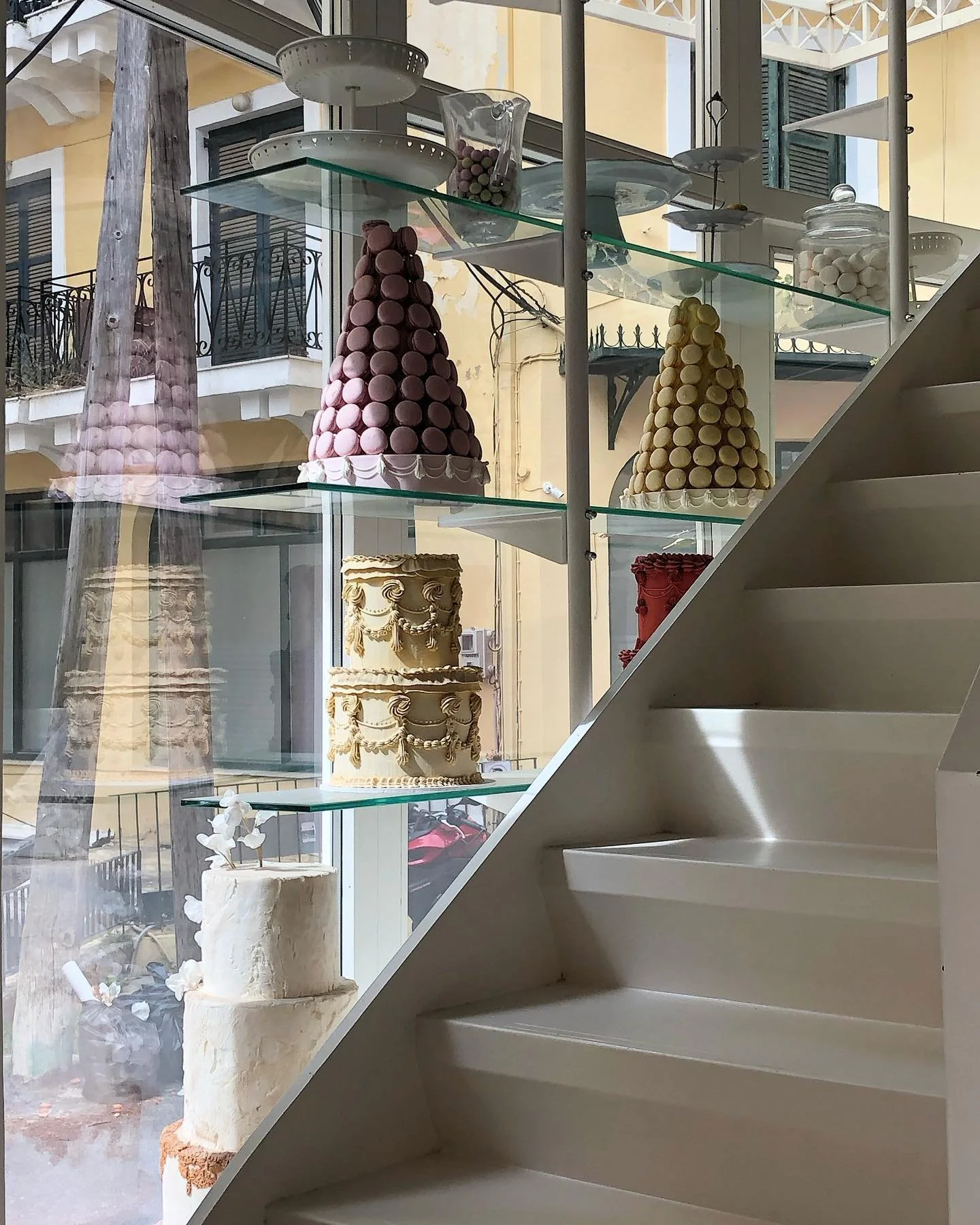 A thoroughly enjoyable sunny food tour of Corfu Town with @anastasia_miari . (Part 1)

Macaroon tasting @cakeboutiquecorfu 
Shopping for supper at the market
A stroll around the new fort and a visit to the ebullient @sweet_n_spicy_corfu 
Street danci