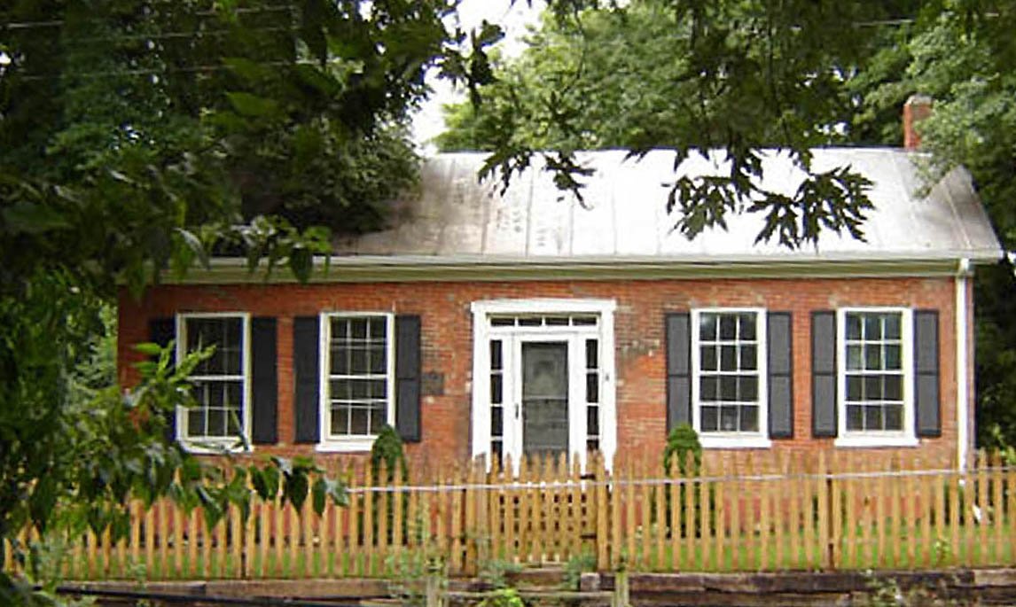 The Vinyard home was built in 1846. This five room brick Federal style cottage was the town house of Abraham Lincoln's "other Mary"