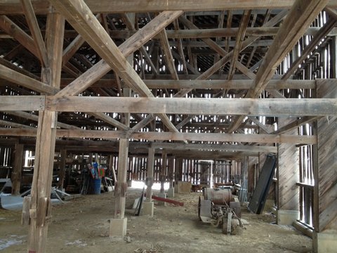 Tour a tobacco barn at the Weston Bend State Park