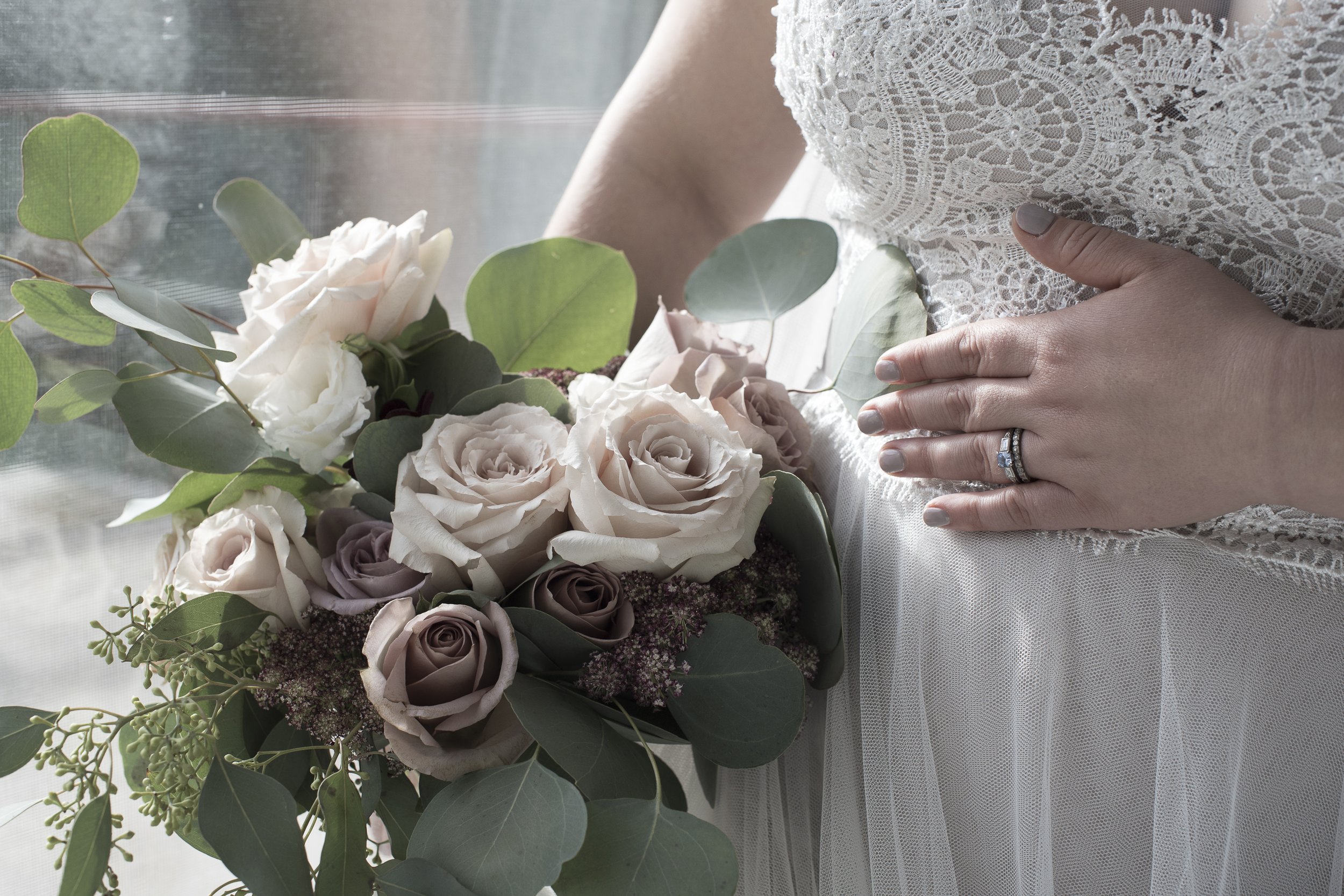 BeWildlyVWeddingflowersring (1 of 1).jpg