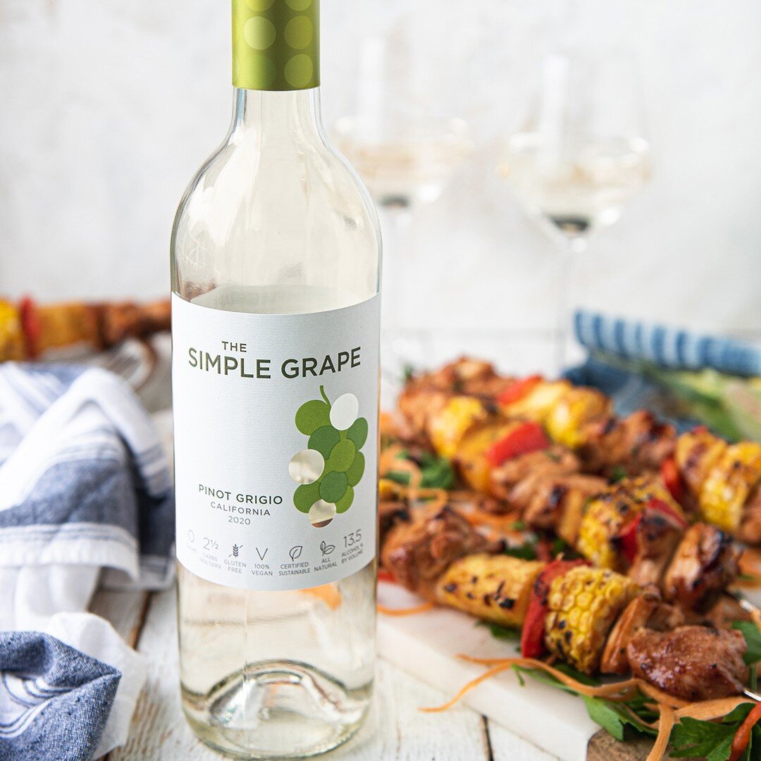 ZERO SUGAR. LOW CARB. ALL WINE. 🍇 
We're serving up a refreshing refresher about our wines! The Simple Grape wines are all-natural, sustainable, zero sugar, low in carbohydrates, vegan and gluten-free. Swipe ➡️ to check our four varietals, and let u