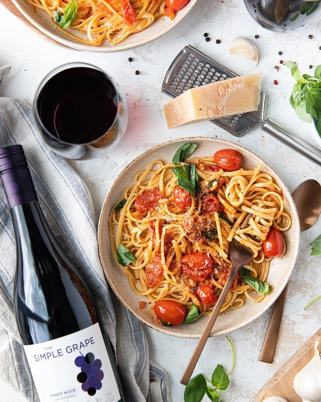 Our Sunday ritual: sauce, pasta, and Pinot 🍷🍝