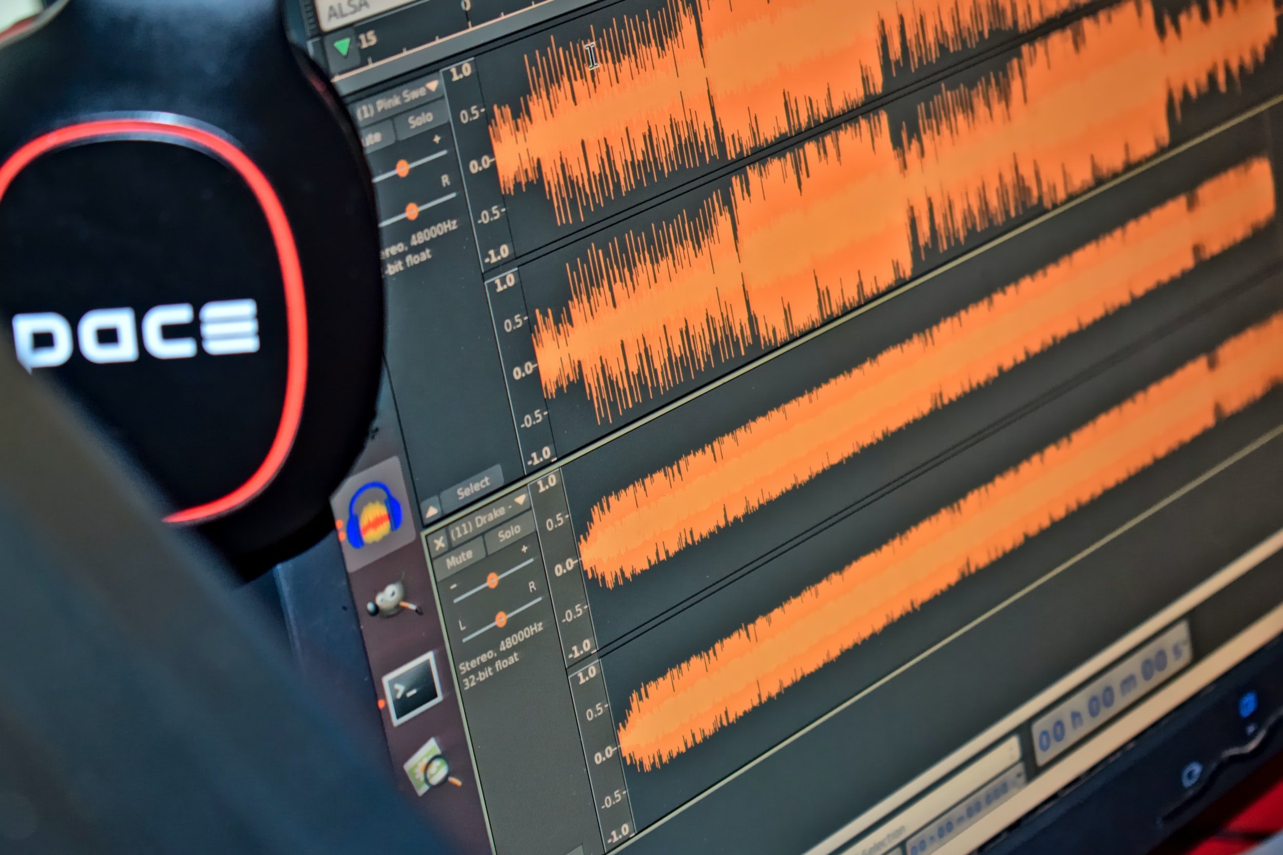 Sawsing: A DDSP-Based Singing Vocoder Via Subtractive Sawtooth Waveform Synthesis