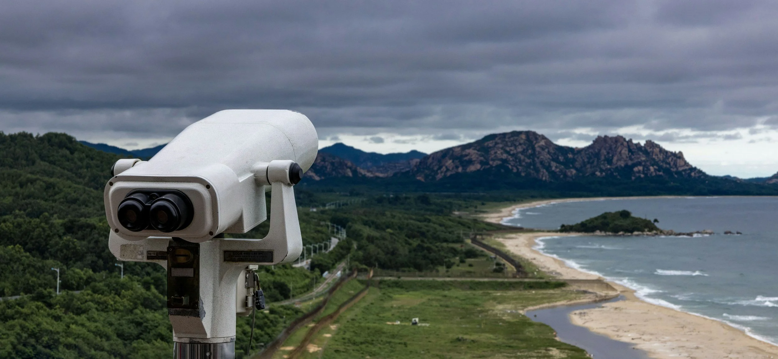 Bridging the Gap: Why Understanding Relationships is Key for AI Agents