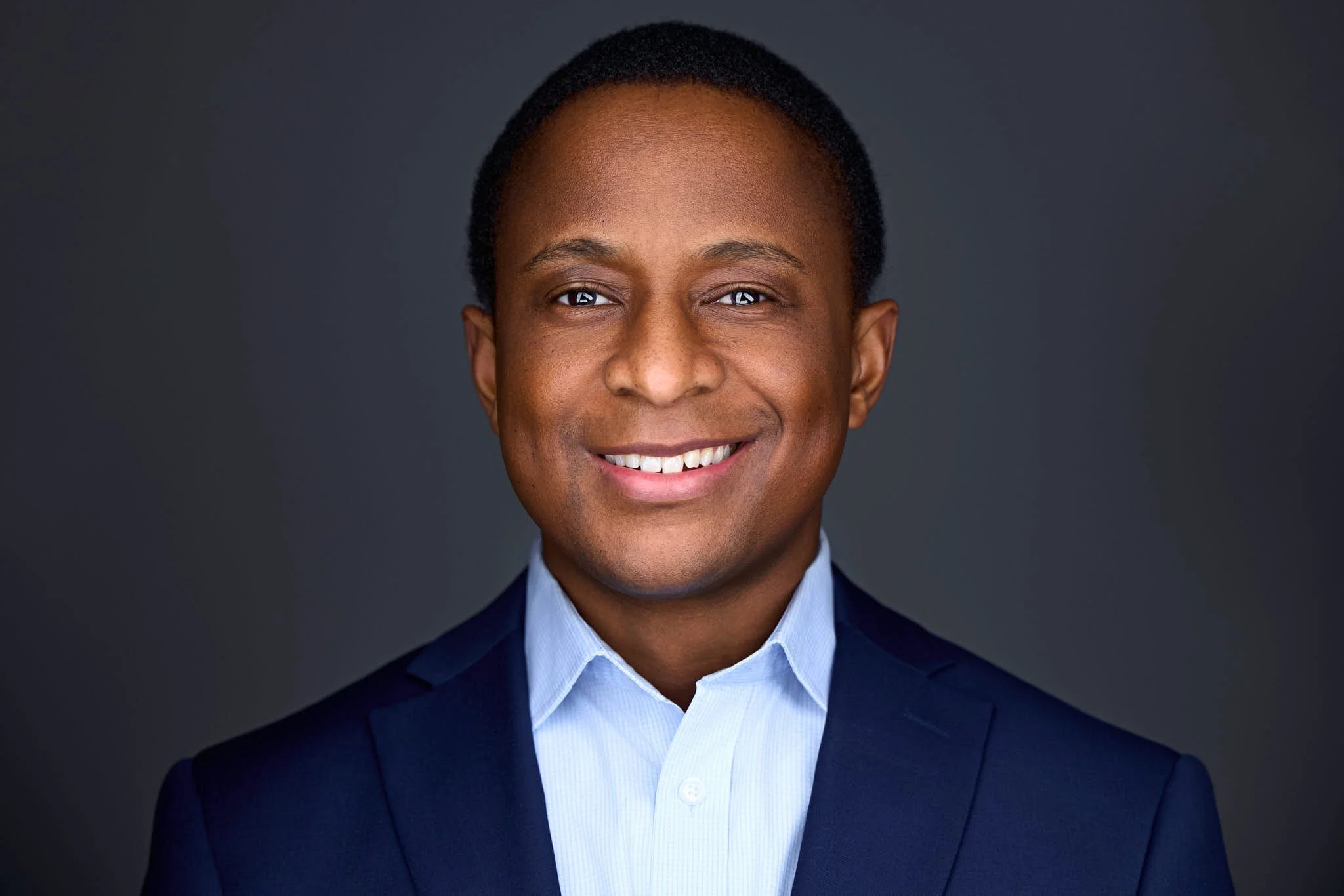 Photoshoot for LinkedIn profile with a professional headshot
