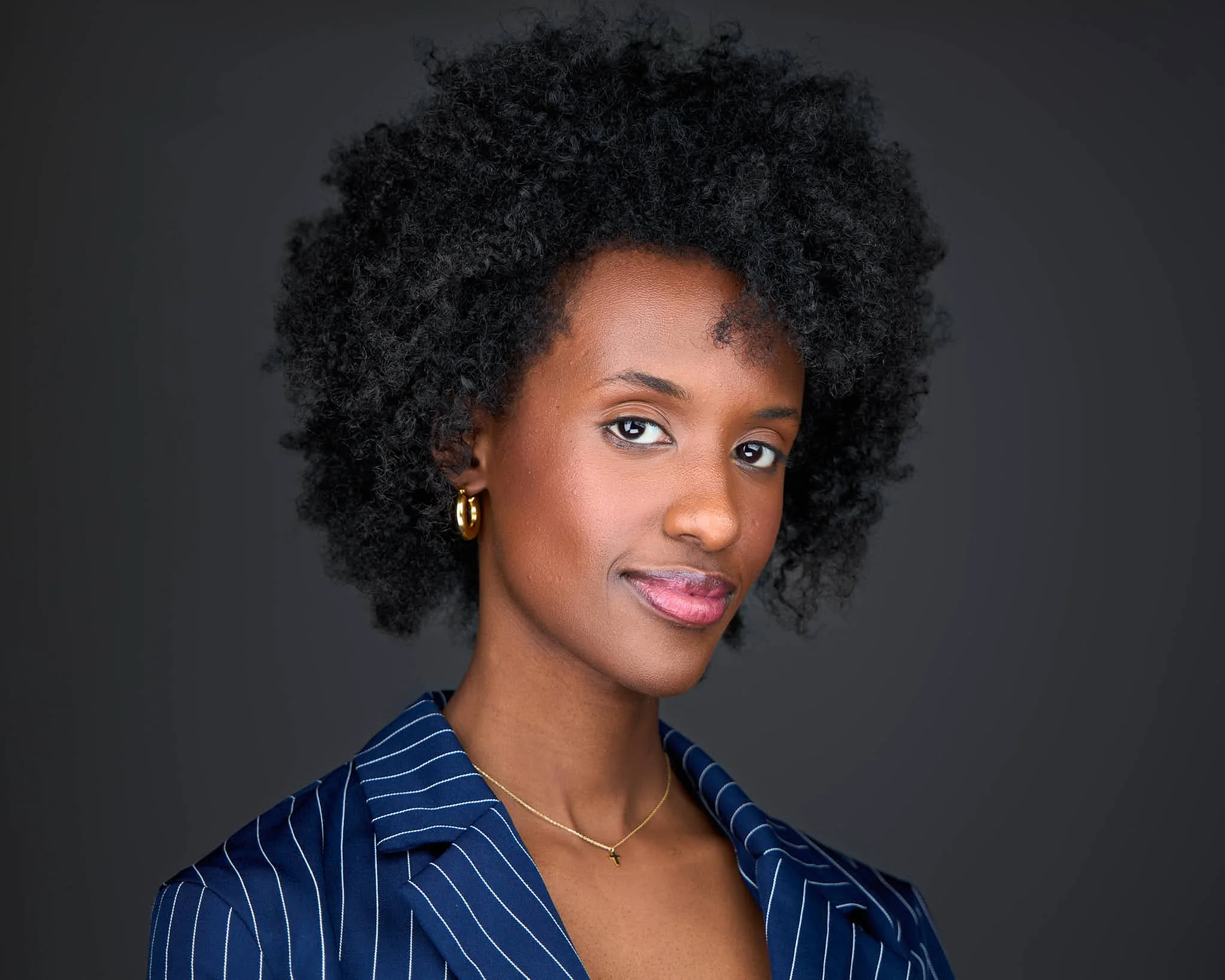 PHOTOSHOOT FOR LINKEDIN PROFILE: CRAFT THE PERFECT HEADSHOT