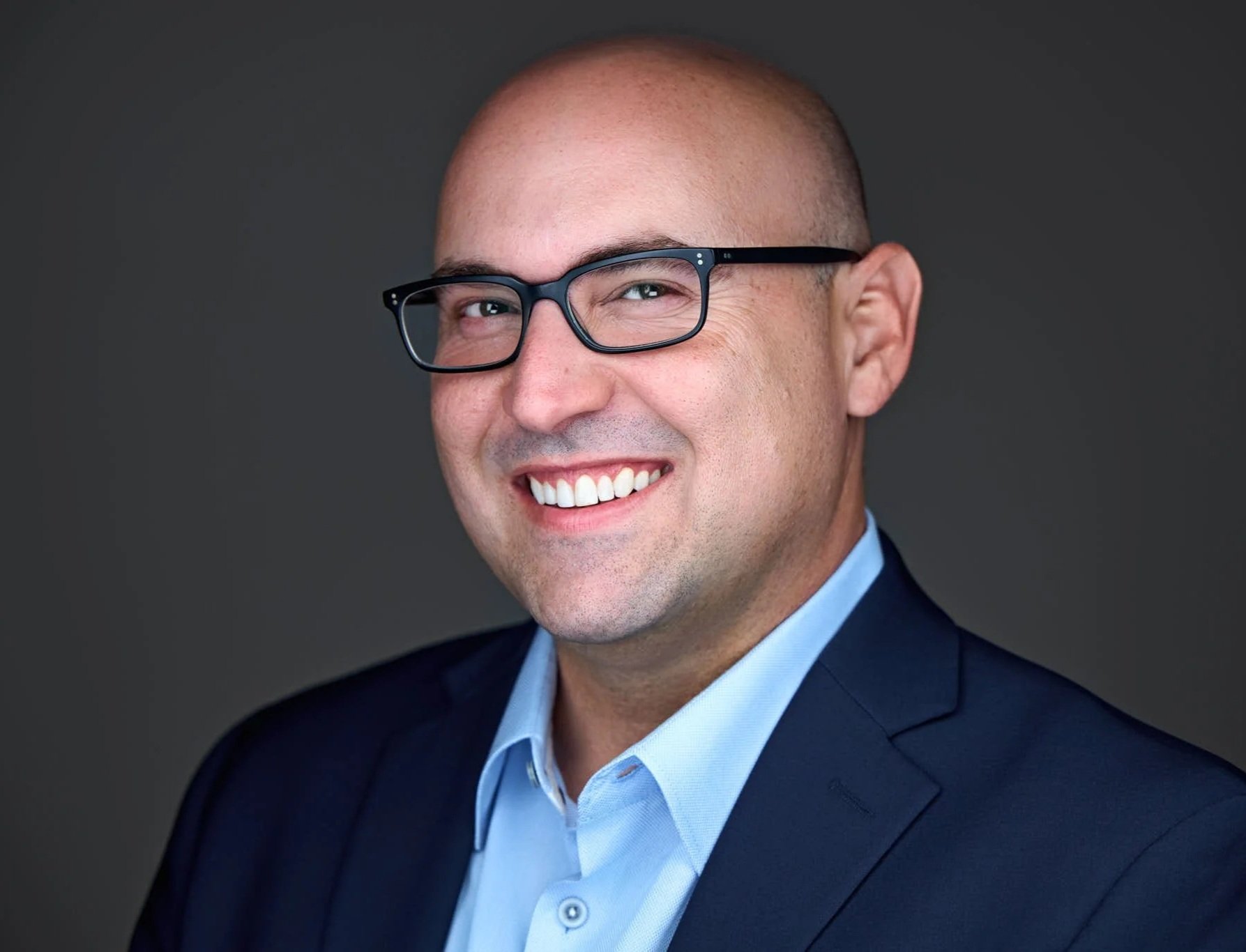 Professional photoshoot for LinkedIn featuring a clean corporate headshot