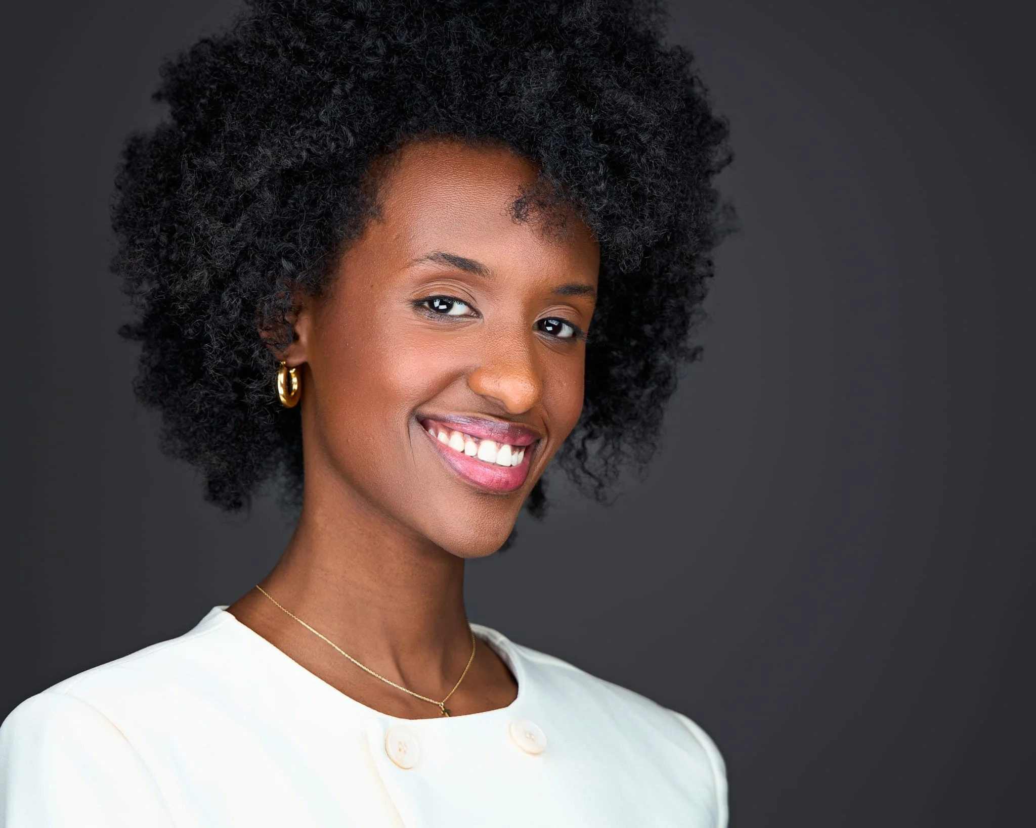 Professional Headshots Montreal , Captures professionalism and approachability for linkedin and corporate branding