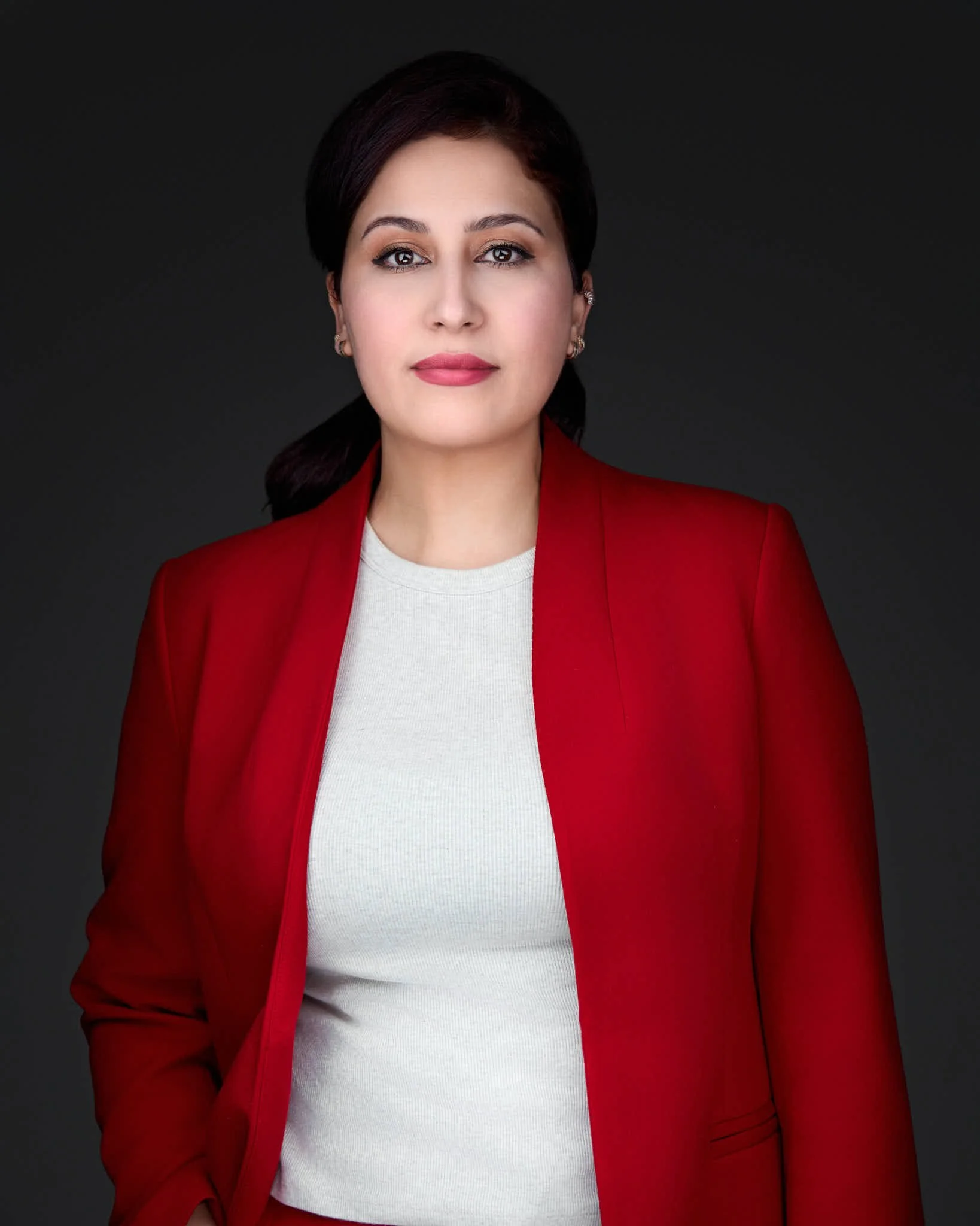 Woman wearing a well-fitted professional outfit for a headshot