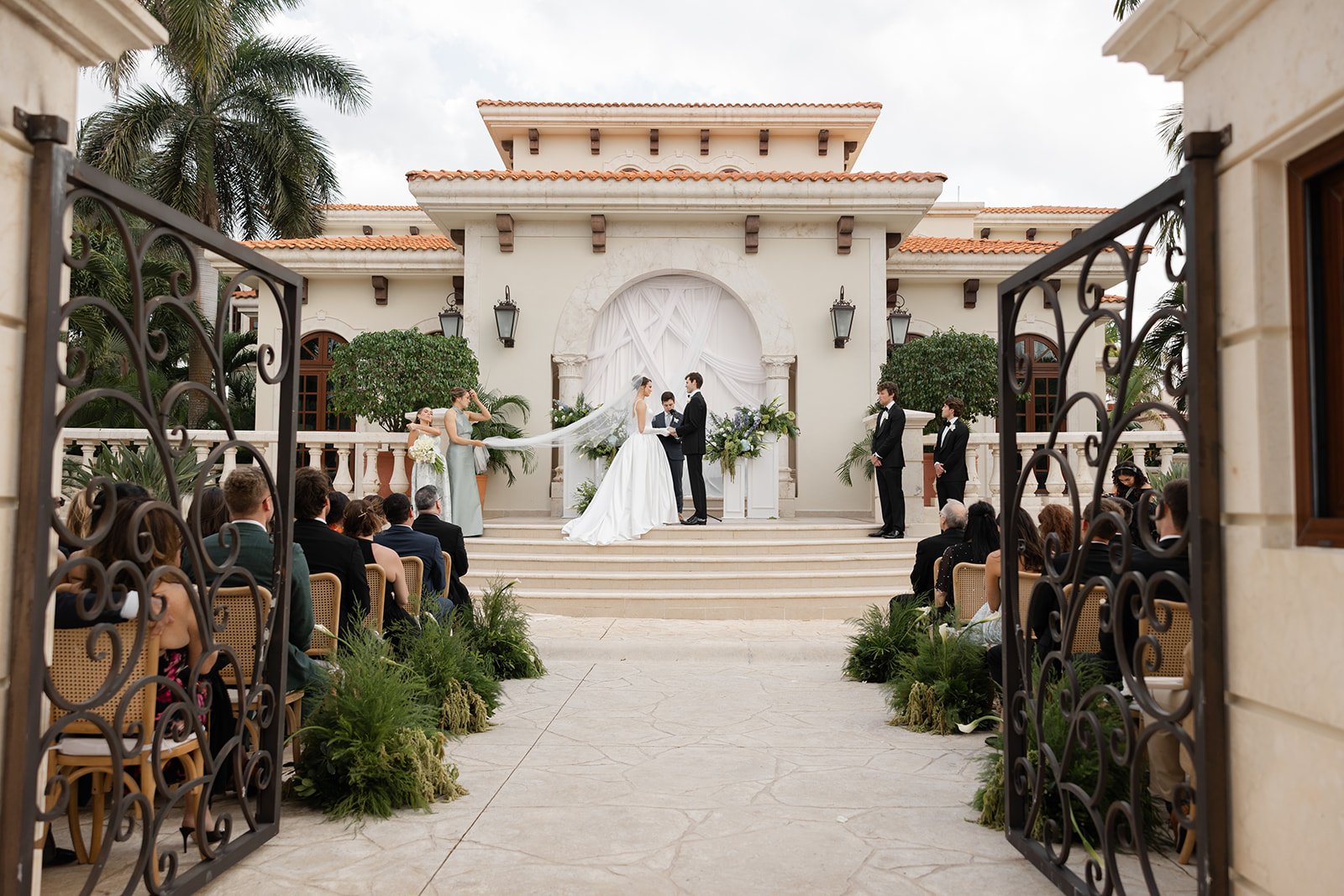 Ashley &amp; Eric’s Elegant Villa la Joya Wedding with Lush Green Florals and Classic Style
