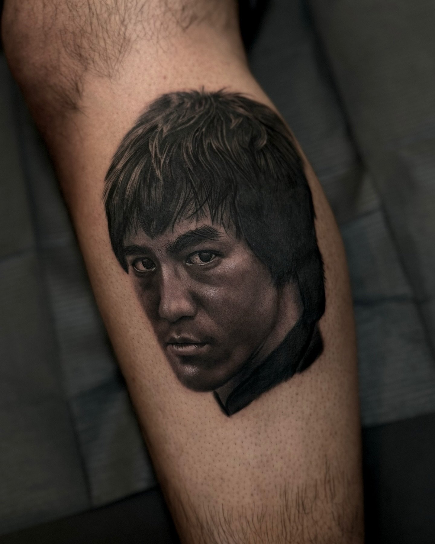 Bruce Lee portrait I had the pleasure of doing on my coworker. 6 hours in, more to come later! Thanks for checking it out!
&bull;
&bull;
&bull;
@brucelee #brucelee #tattoo #tattoos #michigantattooers #ink #inked #art