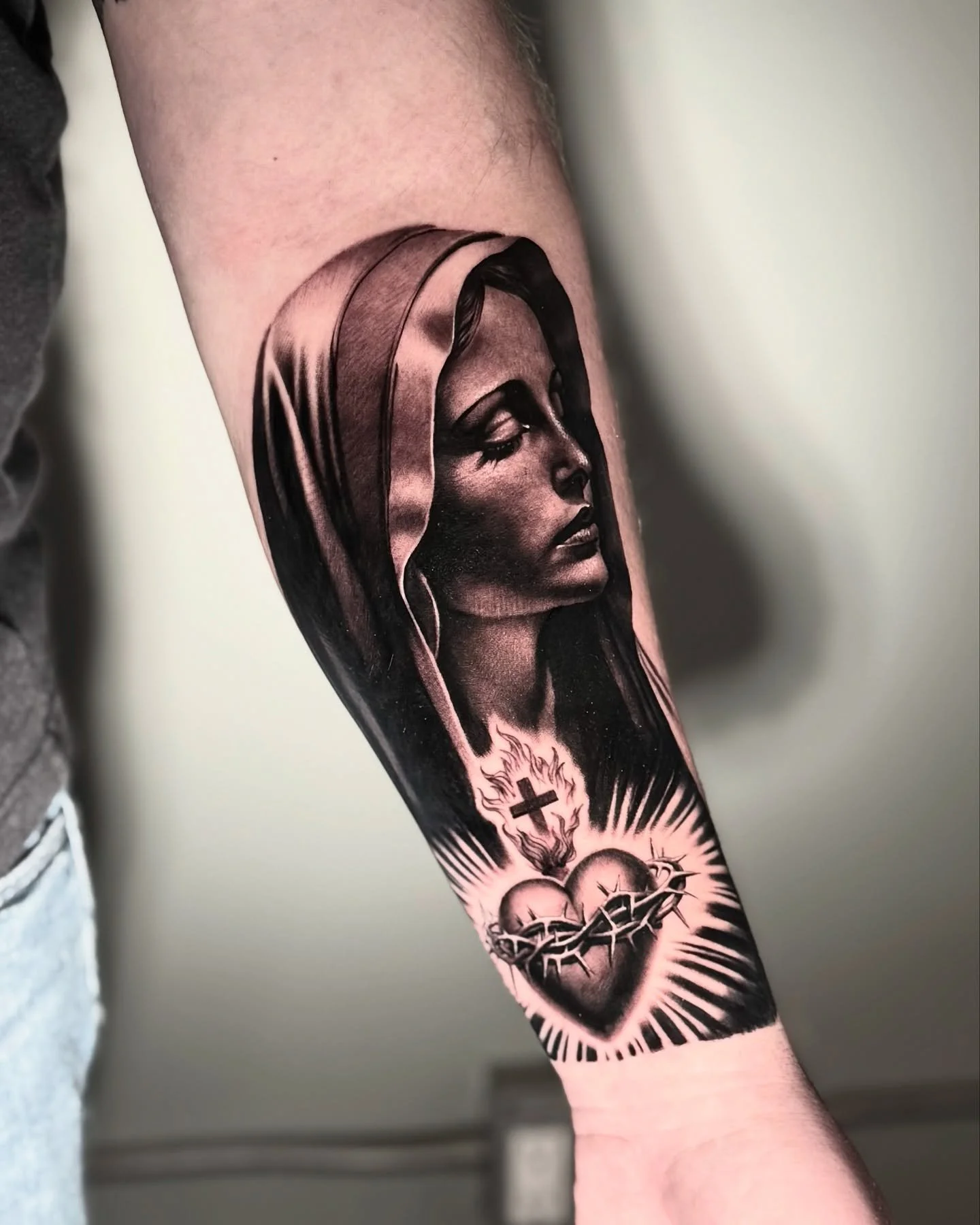 Virgin Mary I had the pleasure of doing, more to come on this half sleeve!
•
•
•
#tattoo #tattoos #ink #inked #art #blackandgreytattoo #michigantattooers #realismtattoo @kwadron @bishoprotary @eternalink