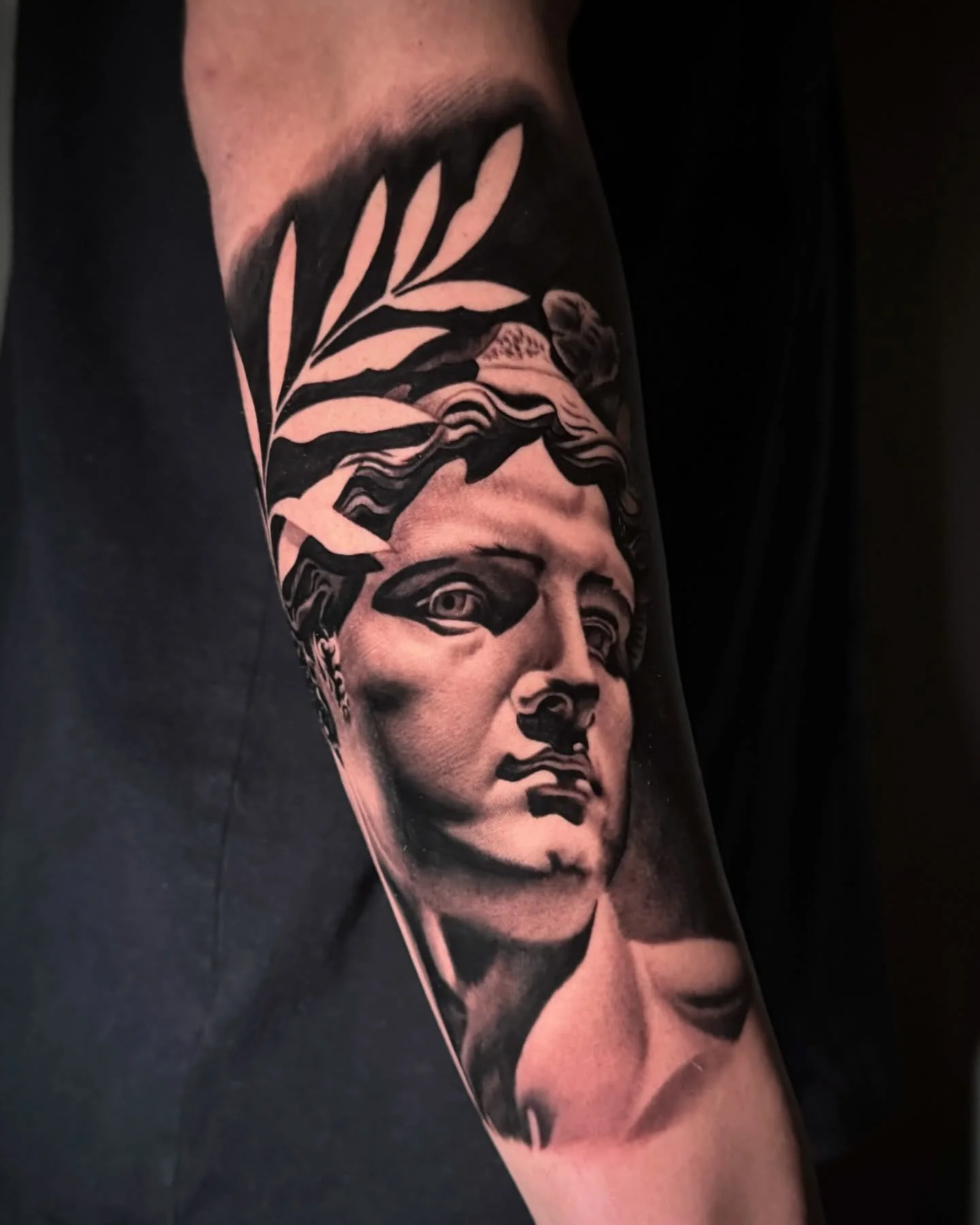 Really enjoyed doing this Apollo tattoo! Took 6 hours in total, unfortunately wasn’t able to get the whole piece in one picture. Thanks for checking it out!
•
•
•
#tattoo #tattoos #blackandgreytattoo #ink #inked #art #michigantat