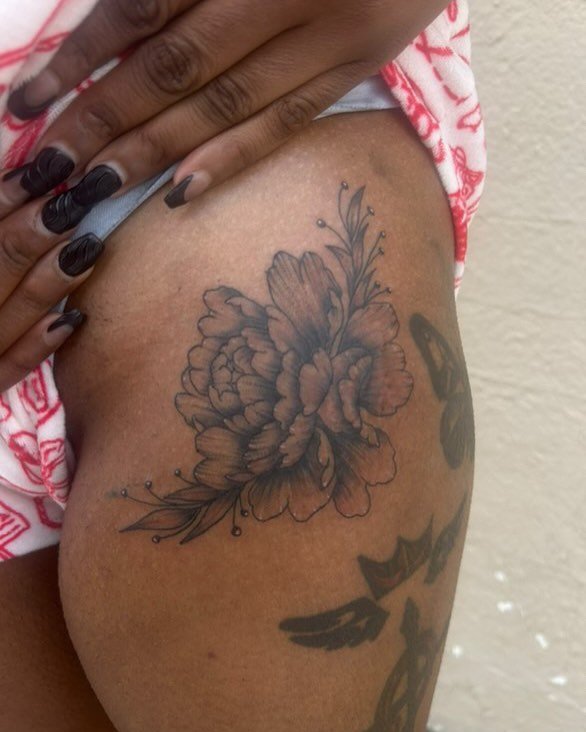 thank you for the trust imani ! been absolutely loving floral ! 
-
#art #artist #artwork #tattoo #tattooartist #tattooshop #blackandgrey #blackandgreytattoo #floral #floraldesign #blackandgreyfloral #blackandgreyfloraldesign #blackandgreyfloraltattoo