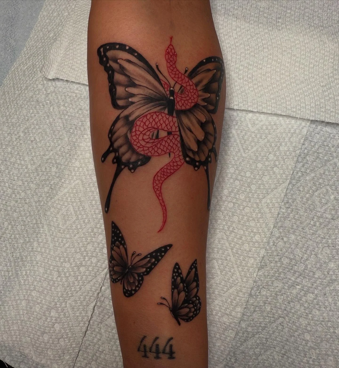 had the pleasure of tattooing shelby again! i had a lot of fun with this, thank you for the trust as always ! 
-
@liquidchaostattoos 
-
#art #artist #artistic #artwork #artistsonininstagram #tattoo #tattoos #tattooshop #tattooartists #tattooartistsof