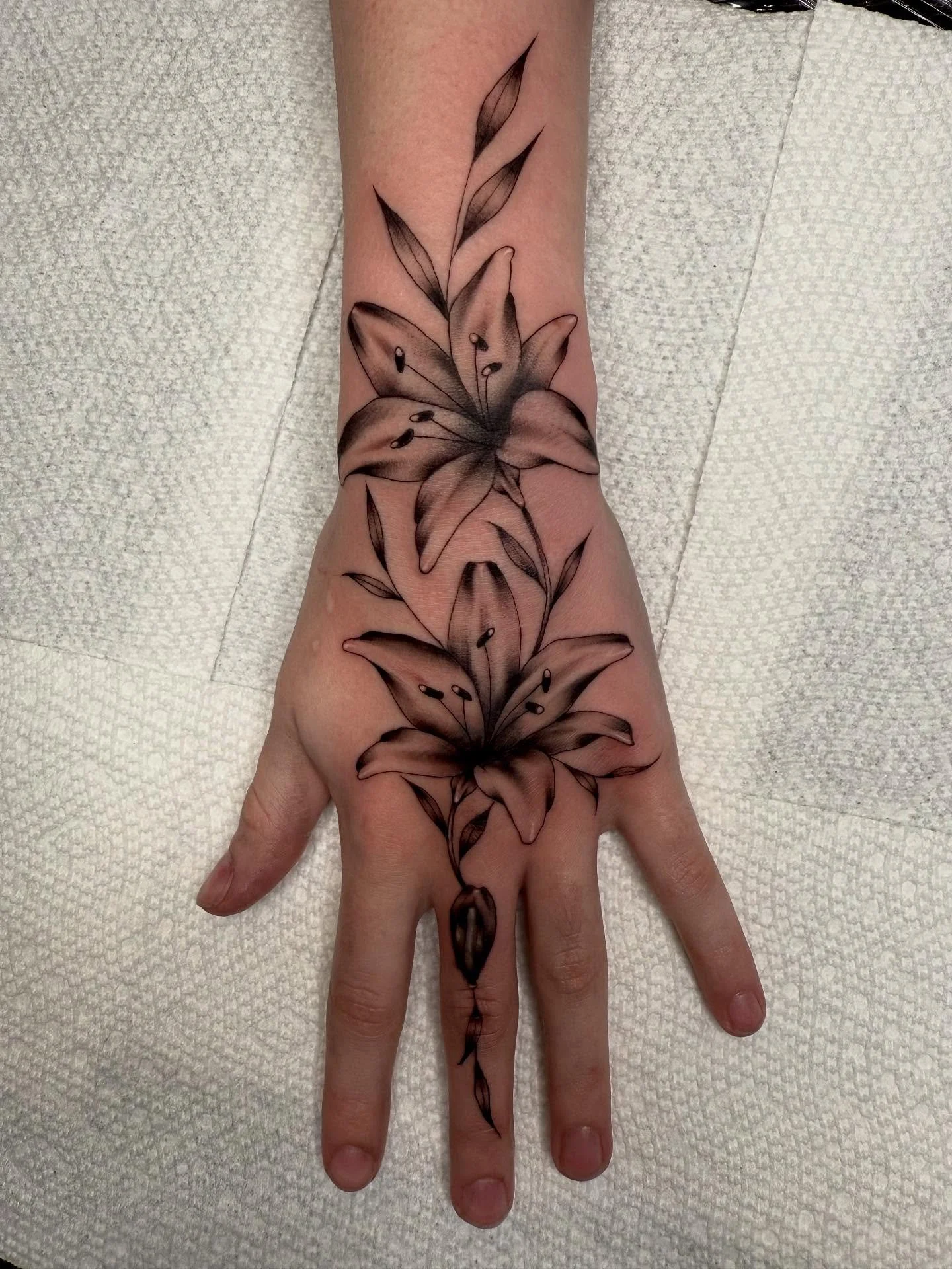 can yall tell i love tattooing floral ?... thank you for the trust sophie ! it was an absolute pleasure and i had so so much fun ! there is 2 coverups in this !
-
#art #artwork #artist #artistsonininstagram #tattoo #tattoos #tattooartist #tattooartis