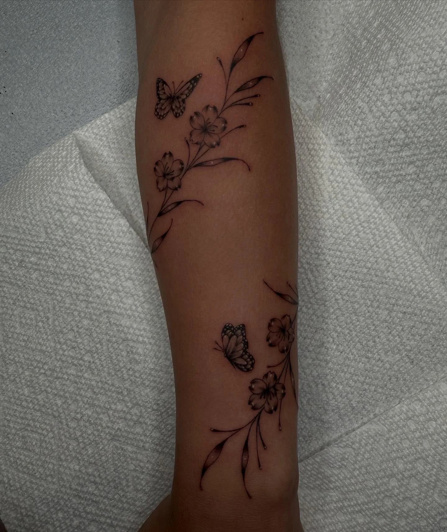 floral arm wrap with butterflies for gabi ! as always, grateful for your trust 🖤
-
#art #artist #artistic #tattoo #tattoos #tattooartists #tattooartist #tattooartistsofinstagram #blackandgrey #blackandgreytattoo #blackandgreytattooartist #floral #fl