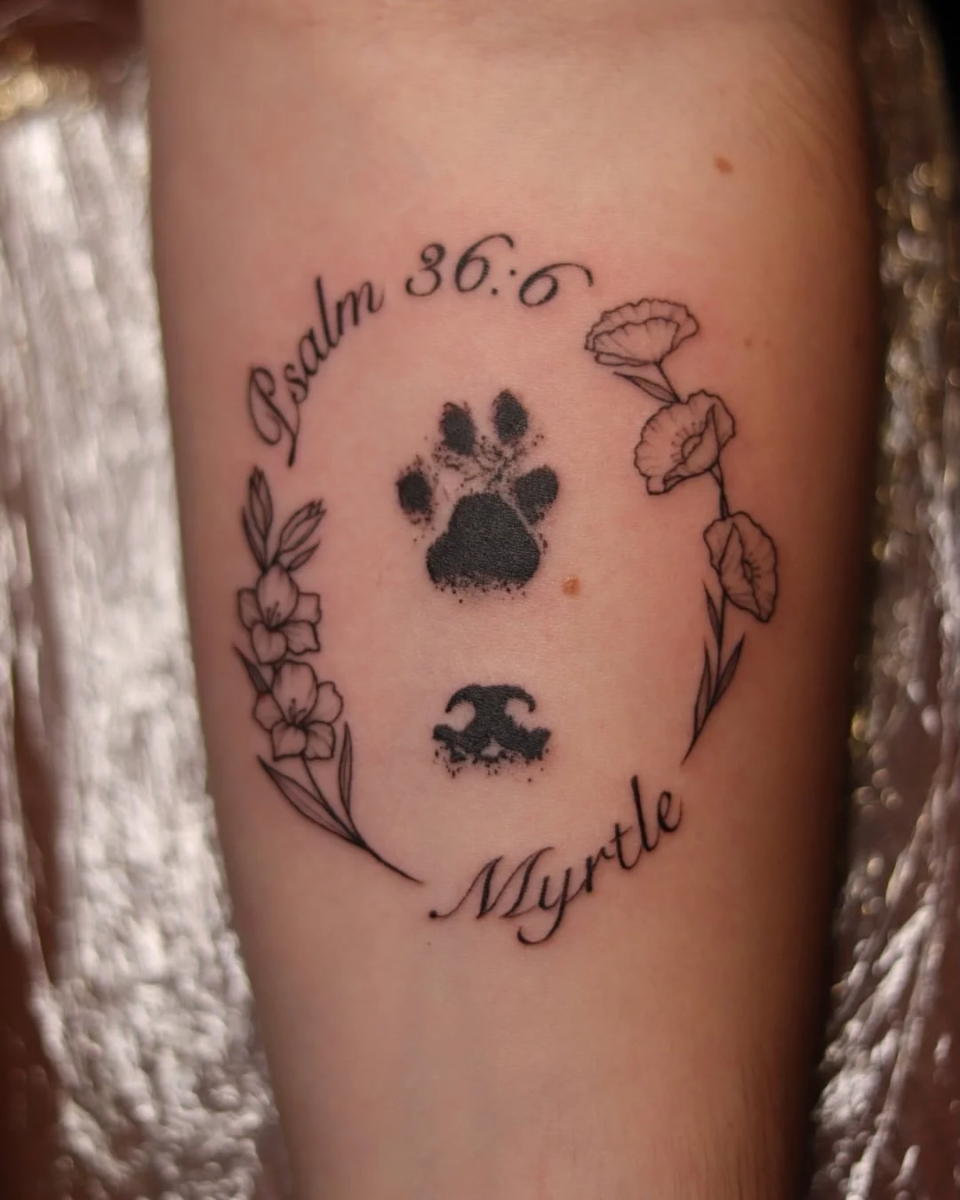 Paw prints are a great way to memorialize your fur babies 🥺 got the opportunity to do this today for Haidyn today! Thank you for the trust! 

#tattoo #tattoos #pets #pawprint #floral #lettering #ink #enpireink #kwadron #tattooasrtist