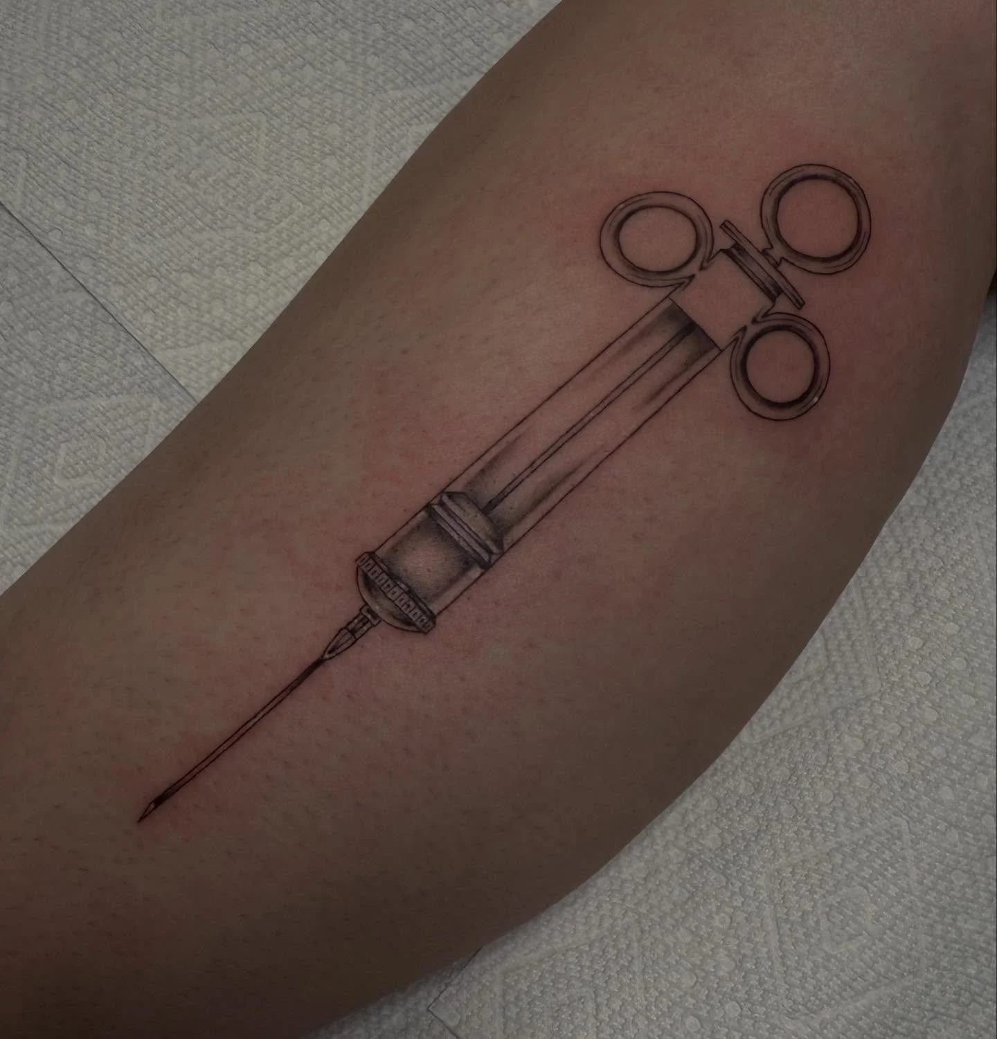 permanent dosage. thank you katie for your trust ! more cool things to come ! 
-
#blackandgreytattooartist #blackandgreytattoos #syringetattoo