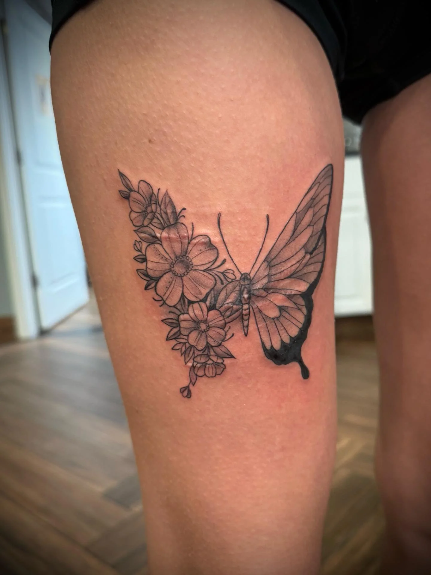 &bull; @tattoosbylynseyyatros &bull;
We have availability for walk-in tattoos and piercings until 5:30pm!
Shop Info / Appointments
734-479-2420 &bull; liquidchaostattoos.com
&mdash; &mdash;

#tattoostudio #tattoo #tattoos #tattooartist #ink #tattooar