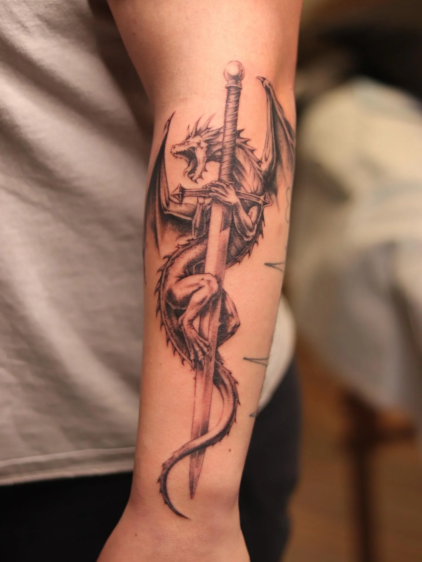 @im_sephi 
Has walk in availability today! He&rsquo;s also accepting new clients for January, so fill out an inquiry form using our site!