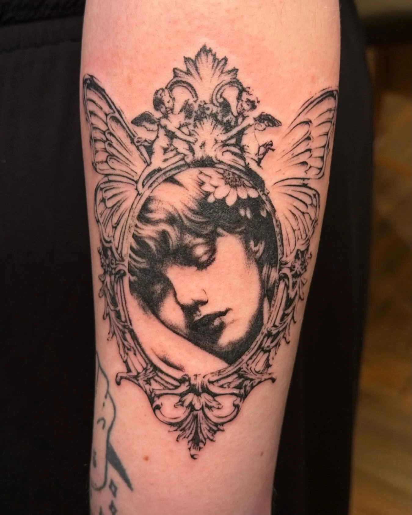 &bull; @im_sephi &bull;
We have availability for walk-in tattoos and piercings until 7:30pm!
Shop Info / Appointments
734-479-2420 &bull; liquidchaostattoos.com
&mdash; &mdash;

#tattoostudio #tattoo #tattoos #tattooartist #ink tattooart inked tattoo