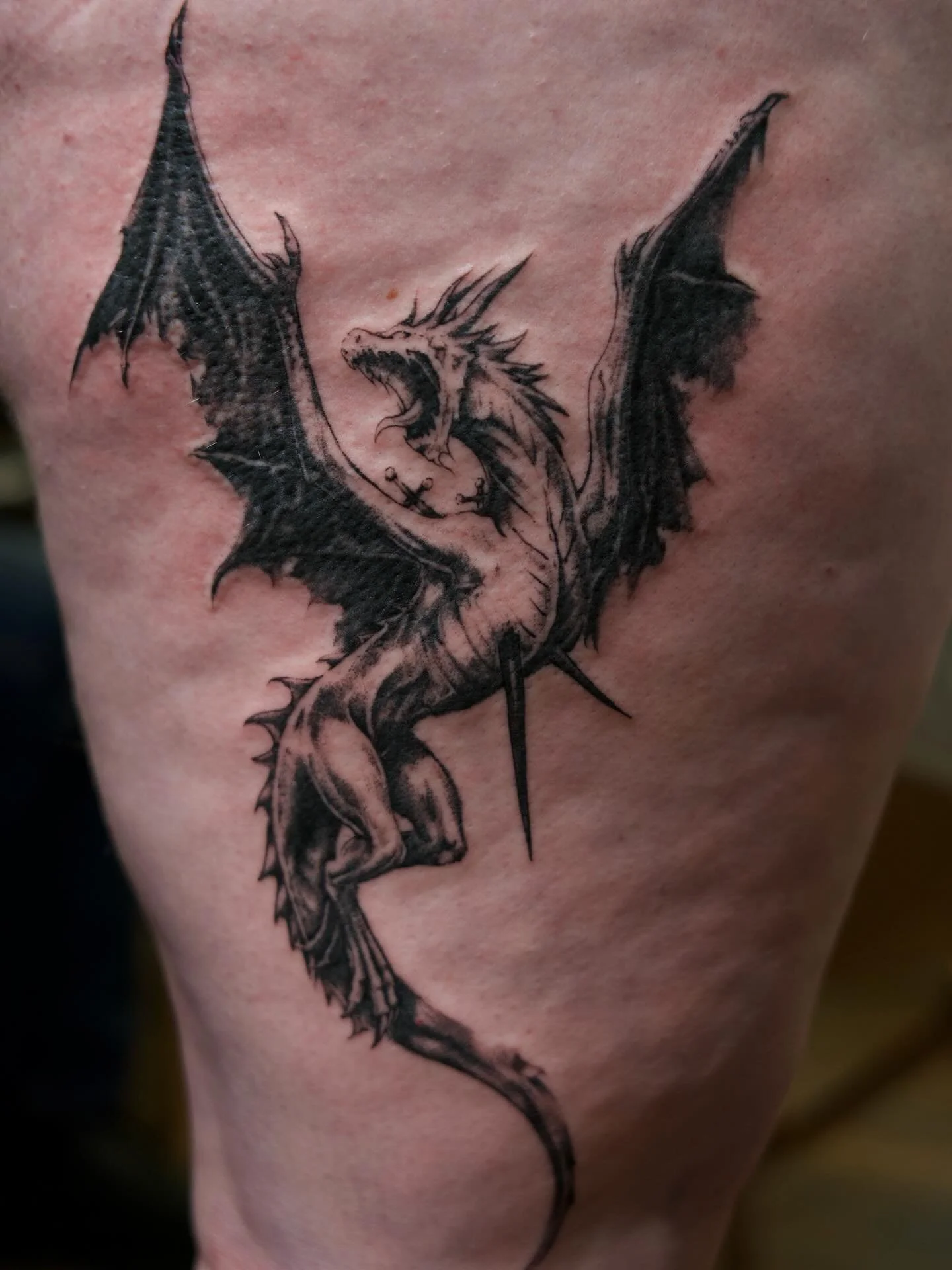 🐉 🐉 Got to do another one!! Would love to do more like this! Thank you @hibble_nibble always for the trust 🤩🙏 

#tattoo #dragontattoo #tattooartists #tattooshop #ink