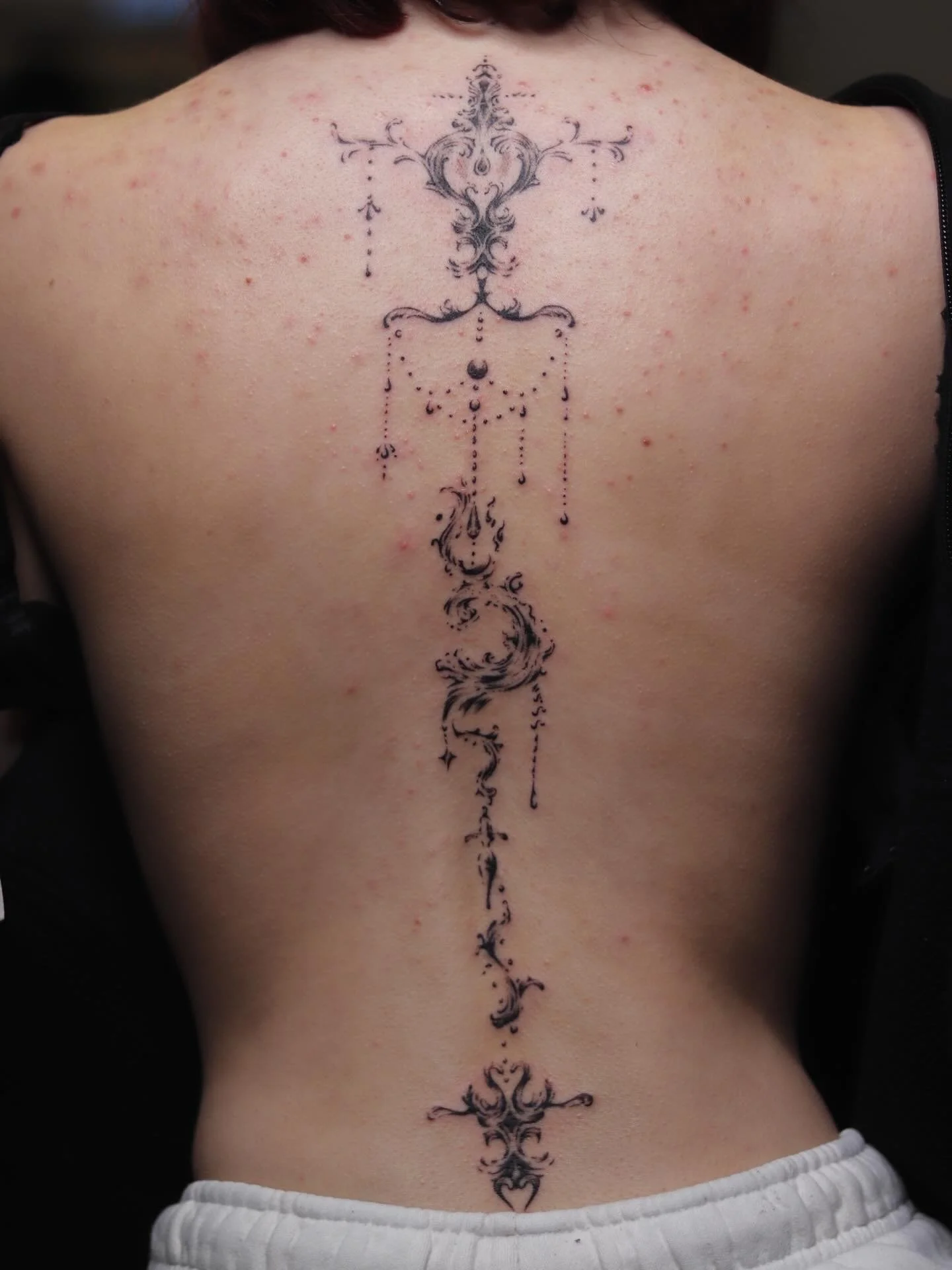 Spine ornamental piece for Cassandra! ✒️⚜️⚜️ #tattoo #tattoos #ornamentaltattoo #inked #tattooshop