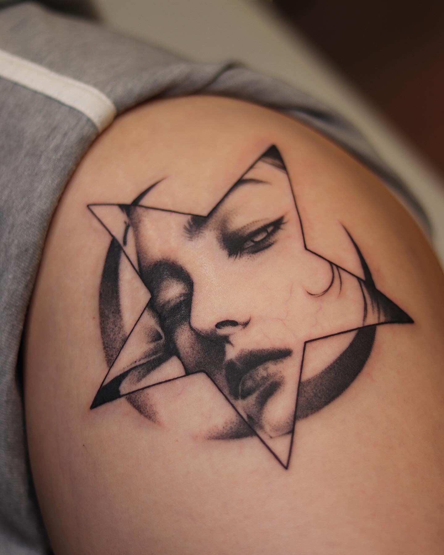 Star Girl ✨⭐️🌙thank you for the trust @sadieetran 🙏 had fun doing this piece!! More lady faces my way pls :) booking into May!! Email any tattoo inquiries/questions to Sebastian@liquidchaostattoos.com! 

#tatt #tattoos #blackandgreytattoo #tattooar