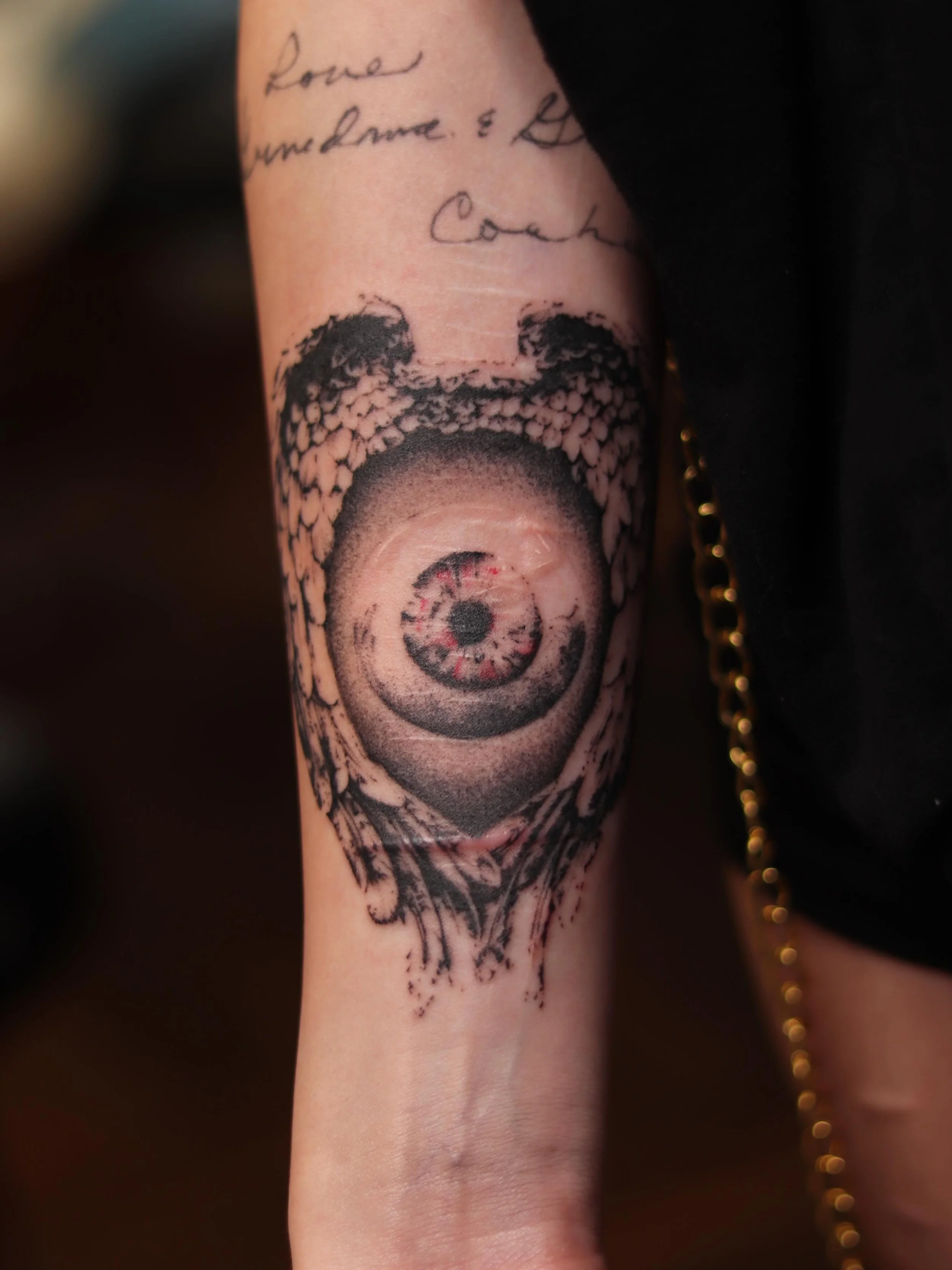 Wing framed eyeball for Lauren!! Had so much fine with this piece!! Would love to do more like this! 👁️🪽 

#tattoo #tattoos #tattooartist #eyetattoo #tattooshop