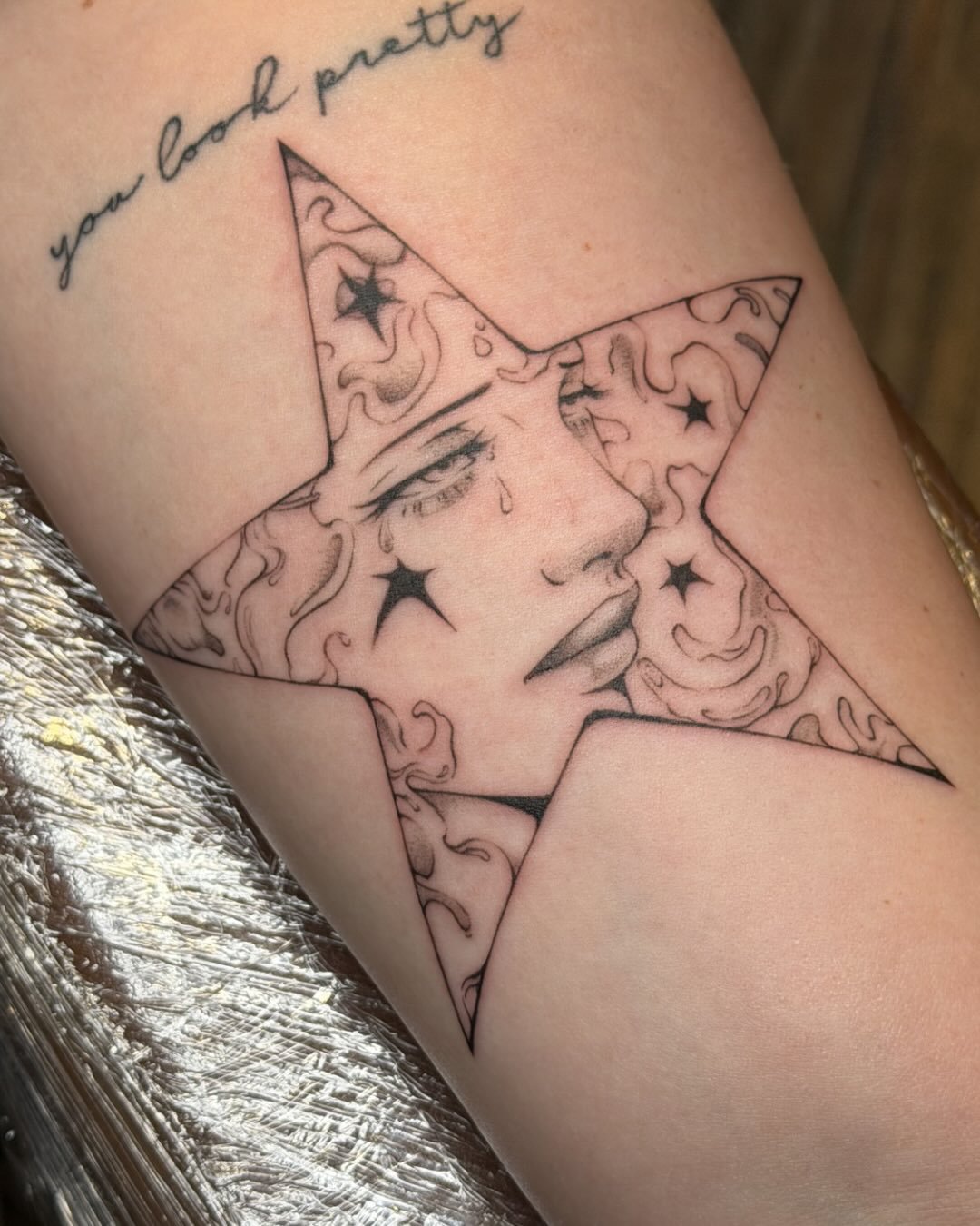 Star Girl for Mattie!! 💫✨⭐️ had so much fun with this piece!! Would love to do more pieces like this!! Thank you for the trust!! Booking for second half of June and booking July as well! 

#stargirl #tattoo #tattooartist #tattooed #tattooshop