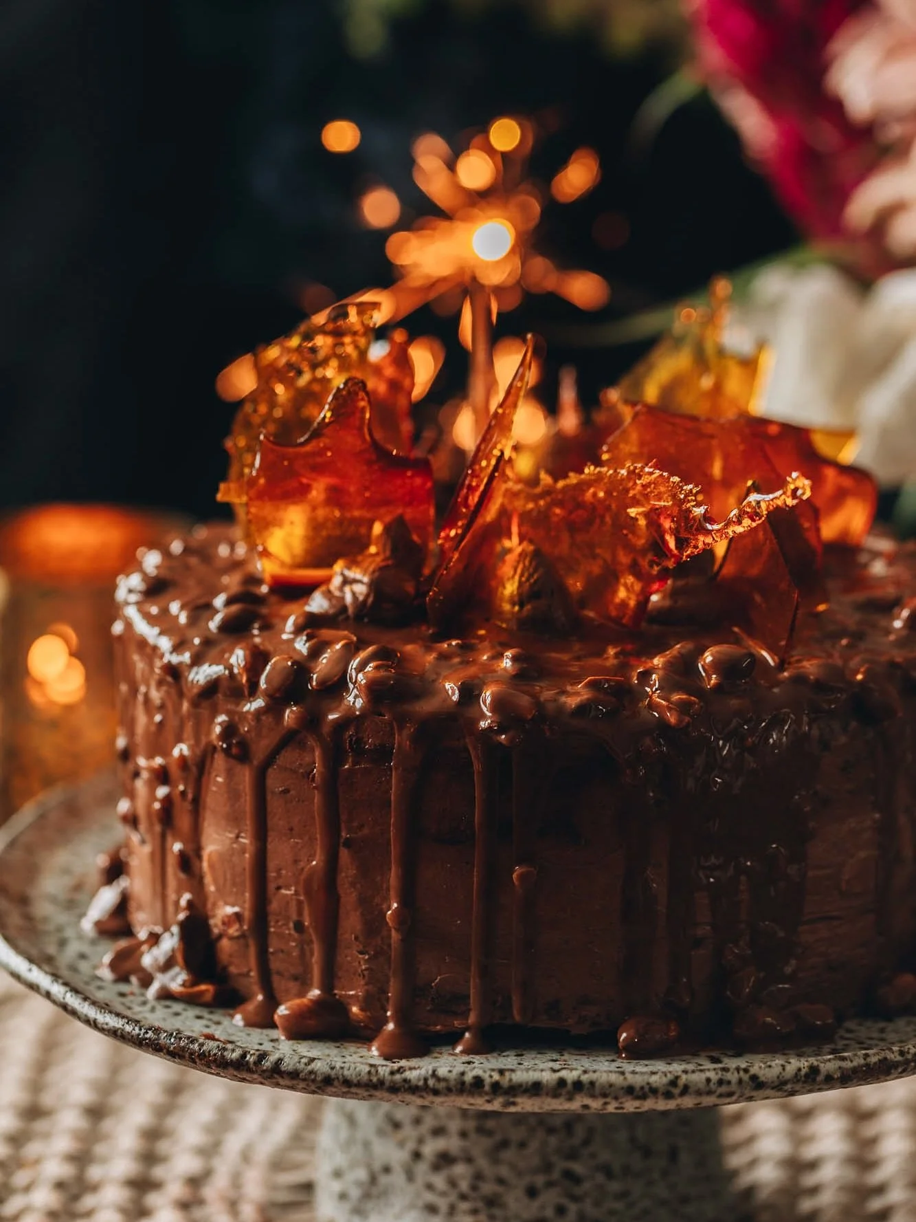 Shot the most pretty cake created by the talented @whanaukai for @whittakersnz new peanut brittle chocolate 🤤

Find the full recipe over on their channels 🍫🎂

Swipe to see some shots of the brittle cake decoration, so magical 🤩✨

#cake #chocolate