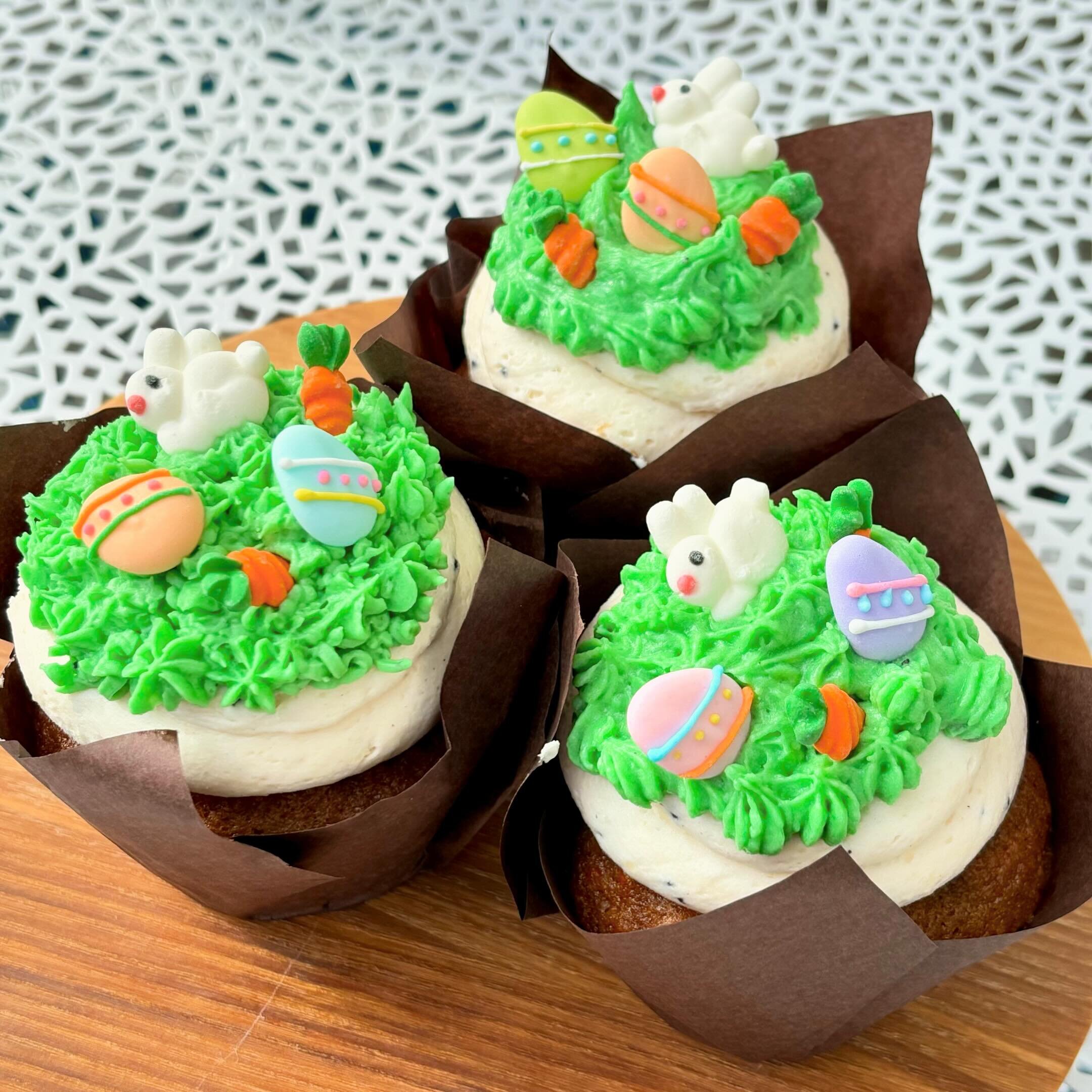 Easter cupcakes are here! Available beginning today! 🐣 🌷🥕 Carrot cake cupcakes topped with brown butter cream cheese frosting!

#easter #eastercupcakes #easterpittsburgh #shadysideeats #pittsburghfoodie #pghbakery #pittsburghcoffee #supportlocal #