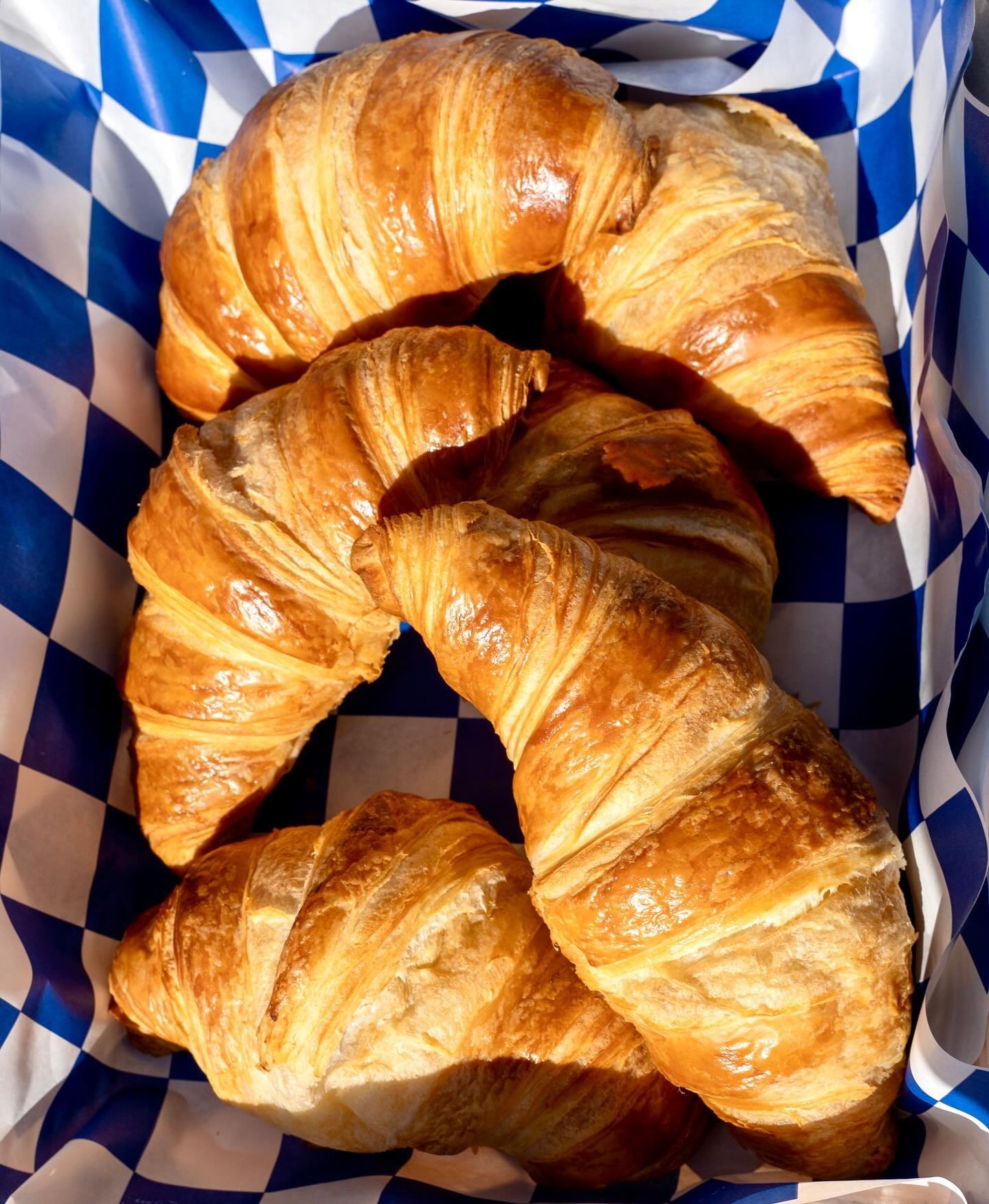 Buttery, flaky croissants 🥐 available daily at Georgie&rsquo;s!

📸: @collinkeysmedia 

#shadysideeats #pittsburghfoodie #pghbakery #pittsburghcoffee #supportlocal #shadysidecafe #pittsburghbrunch #pghcafe #localflavors #pghfoodscene #h2p #cmu  #cha