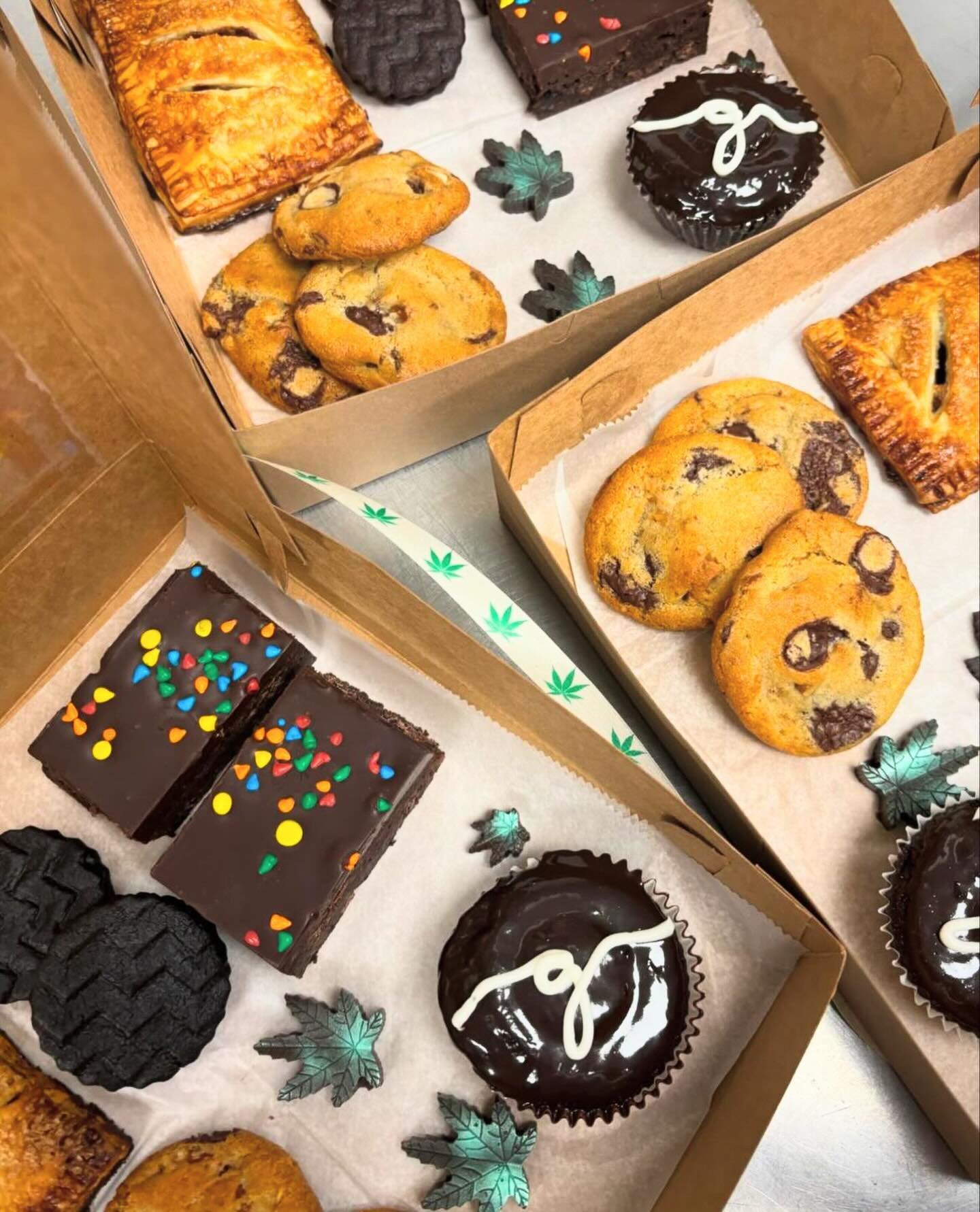 Munchies boxes have been released into the wild and they are scrumptious 😋 

#munchies #420 #shadysideeats #pittsburghfoodie #pghbakery #pittsburghcoffee #supportlocal #shadysidecafe #pittsburghbrunch #pghcafe #localflavors #pghfoodscene #h2p #cmu  