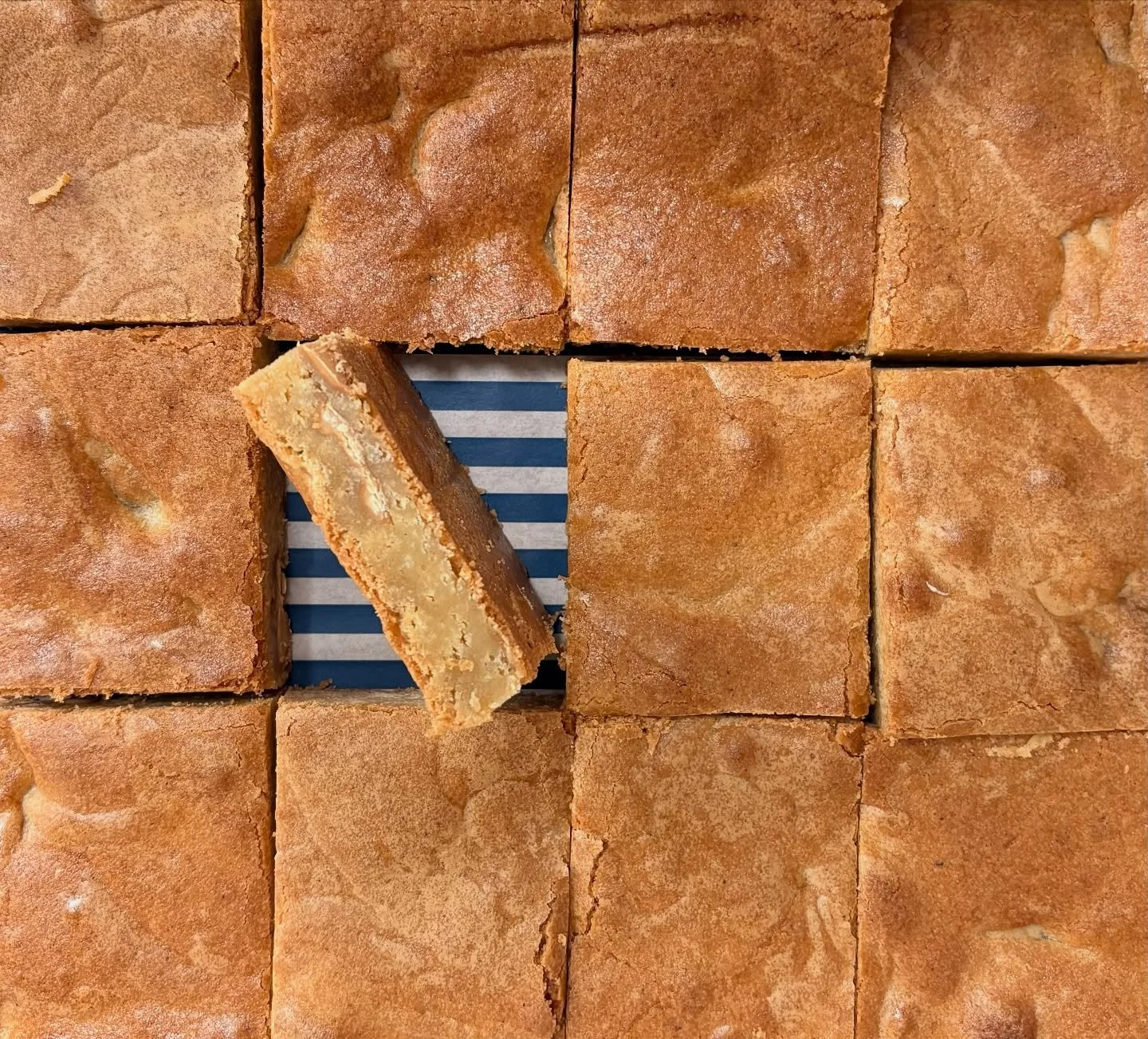 Blondies with browned butter and dulce chocolate 🤎

Available daily during the Fall!

#shadysideeats #pittsburghfoodie #pghbakery #pittsburghcoffee #supportlocal #shadysidecafe #pittsburghbrunch #pghcafe #localflavors #pghfoodscene #h2p #cmu  #chata