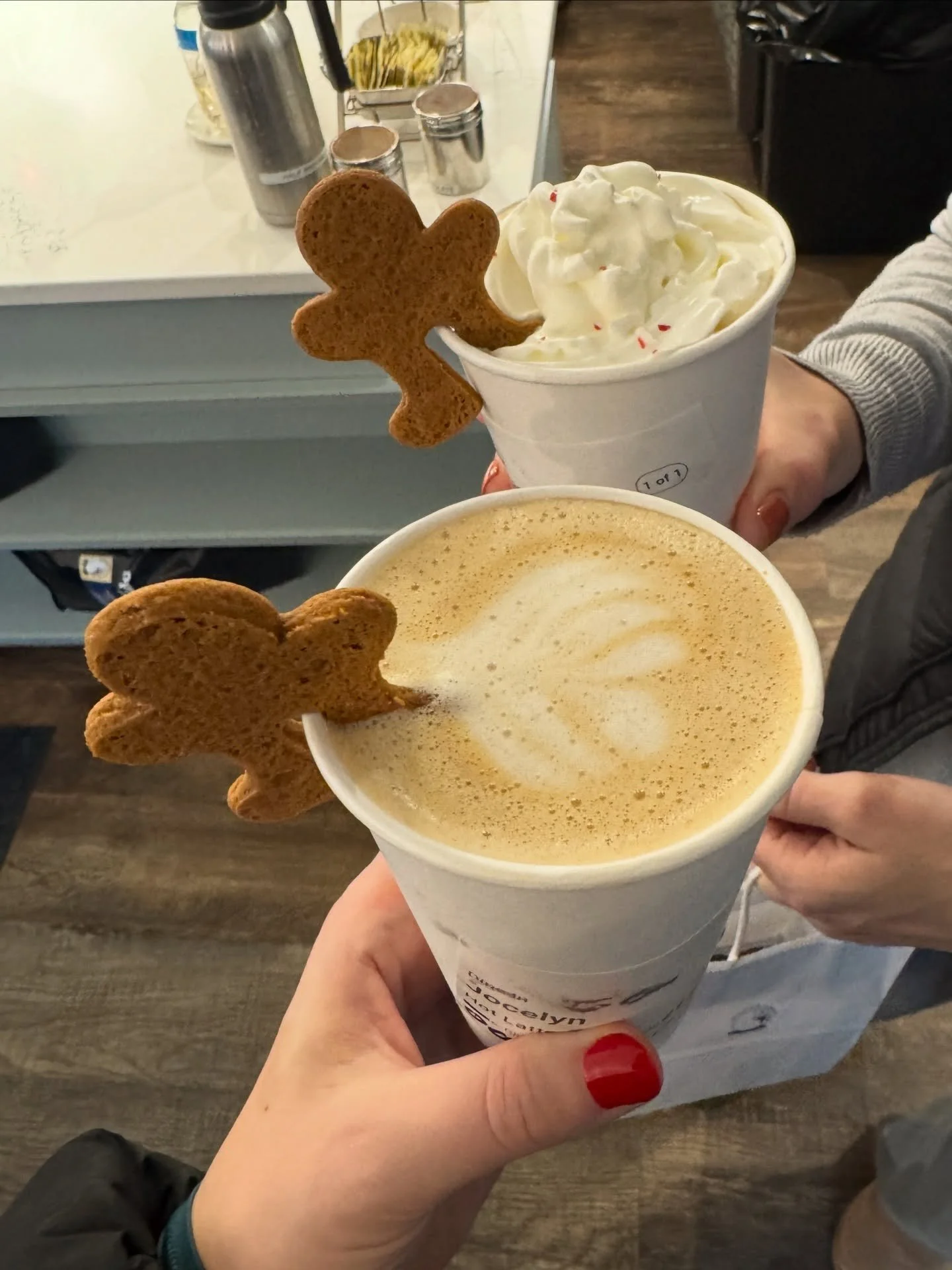 &ldquo;Not my gumdrop buttons!&rdquo; 🍬

Every gingerbread house needs a gingerbread person! Our Gingerbread House latte comes with your own personal housemade gingerbread person cookie! 

Customer photo cred 📷: @jocelynfitzgerald 

#shadysideeats 