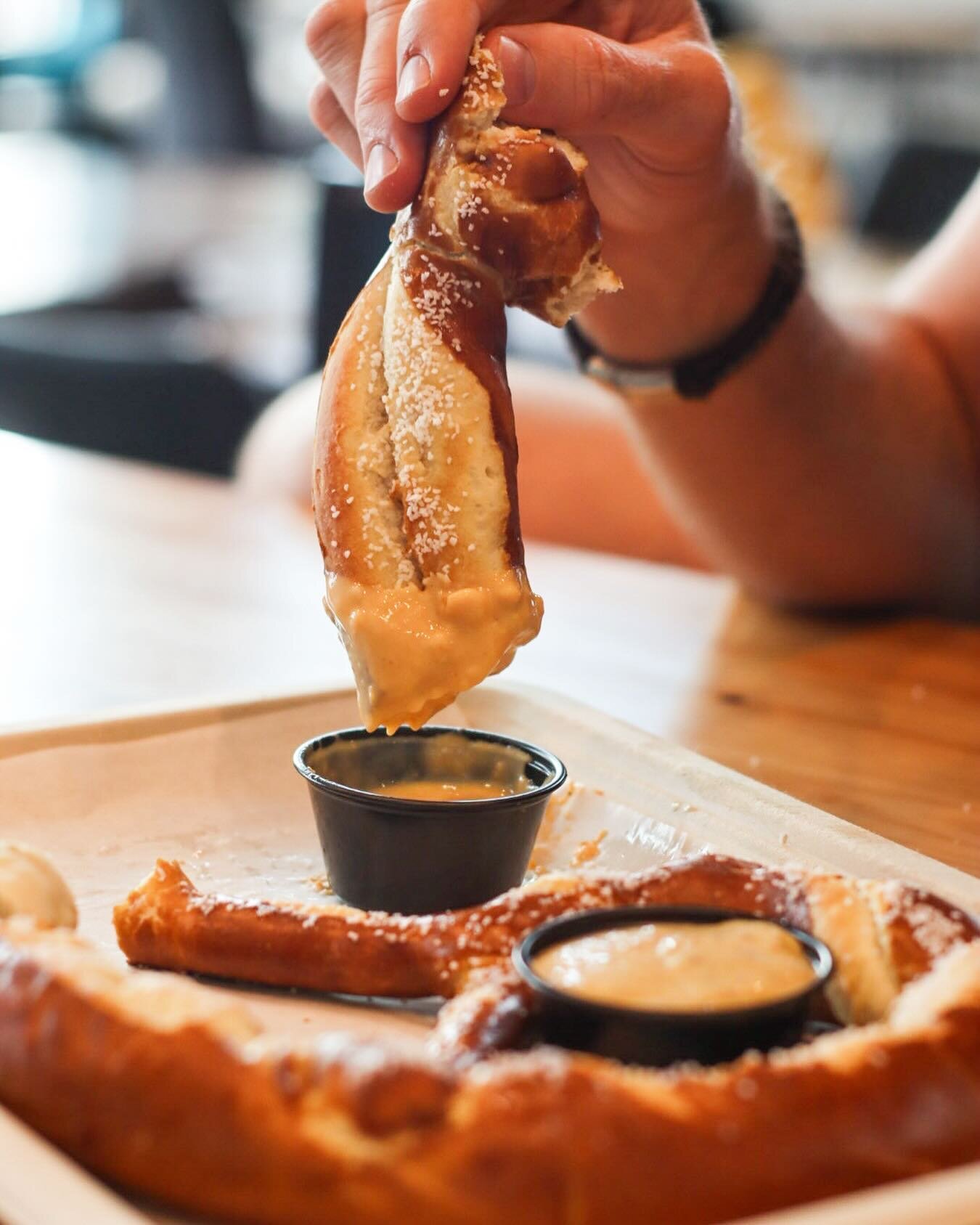 Come crush this jumbo pretzel with our yummy homemade beer cheese 👌

Happening this week ⬇️

TONIGHT 🐉
Dungeons &amp; Dragons at 7PM

TOMORROW🧠
General Knowledge Trivia at 7PM

THURSDAY🎤
Jukebox Bingo at 7PM

SATURDAY🍺
Hamlin Craft Beer Fest at 